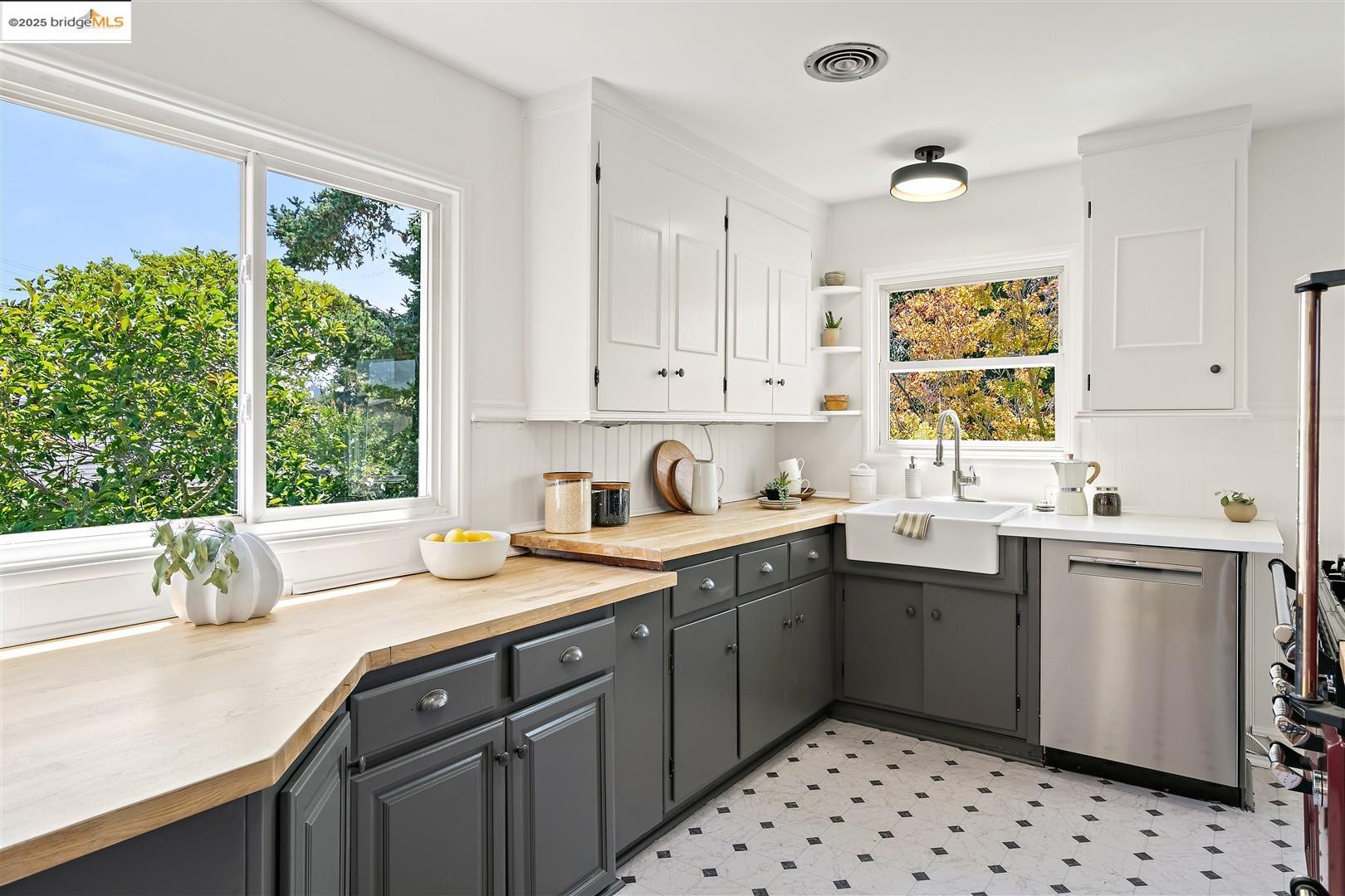 Detail Gallery Image 13 of 48 For 1009 Richmond St, El Cerrito,  CA 94530 - 4 Beds | 2 Baths