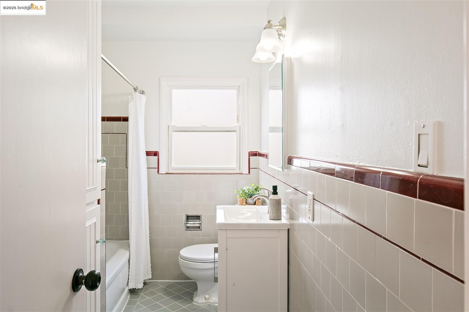 Detail Gallery Image 25 of 48 For 1009 Richmond St, El Cerrito,  CA 94530 - 4 Beds | 2 Baths
