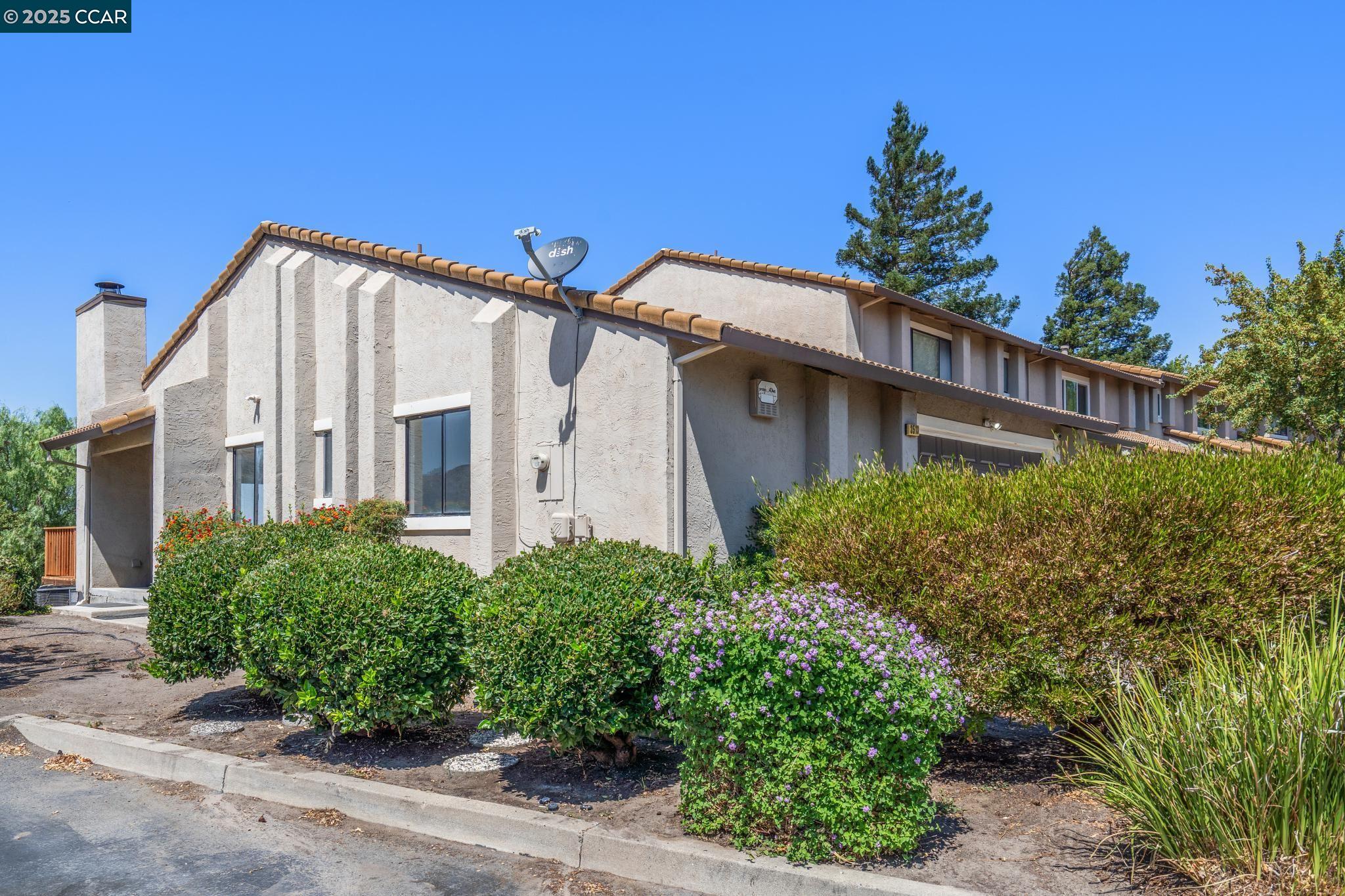 Detail Gallery Image 2 of 23 For 3513 Stone Pl, Antioch,  CA 94509 - 2 Beds | 2 Baths