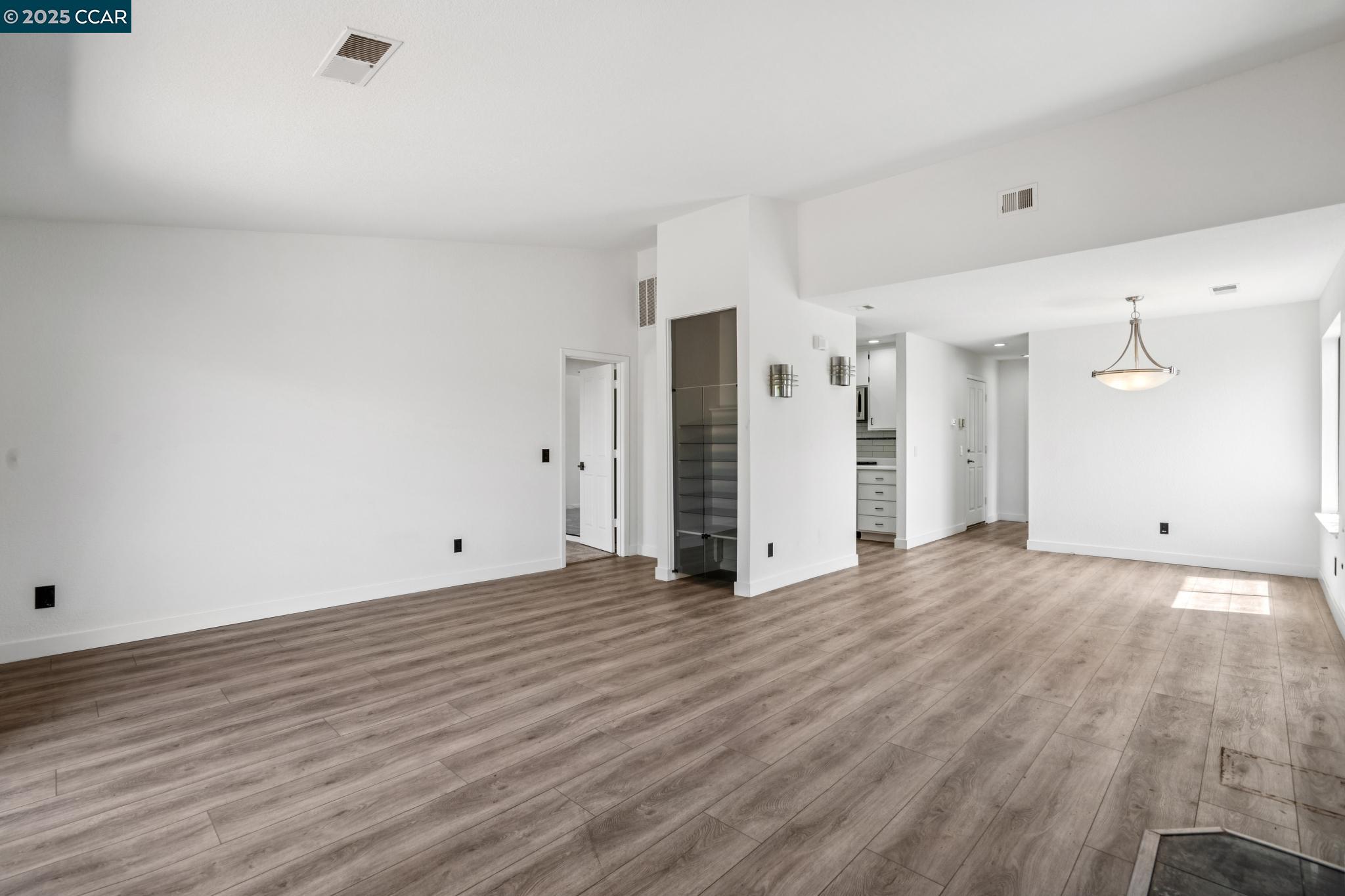 Detail Gallery Image 4 of 23 For 3513 Stone Pl, Antioch,  CA 94509 - 2 Beds | 2 Baths
