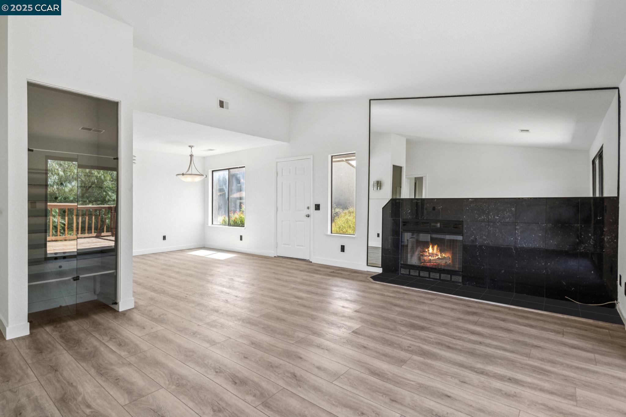 Detail Gallery Image 6 of 23 For 3513 Stone Pl, Antioch,  CA 94509 - 2 Beds | 2 Baths