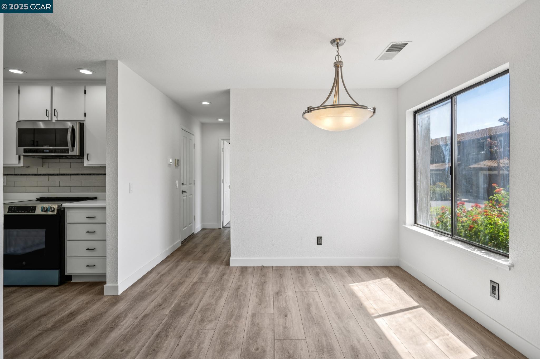 Detail Gallery Image 8 of 23 For 3513 Stone Pl, Antioch,  CA 94509 - 2 Beds | 2 Baths
