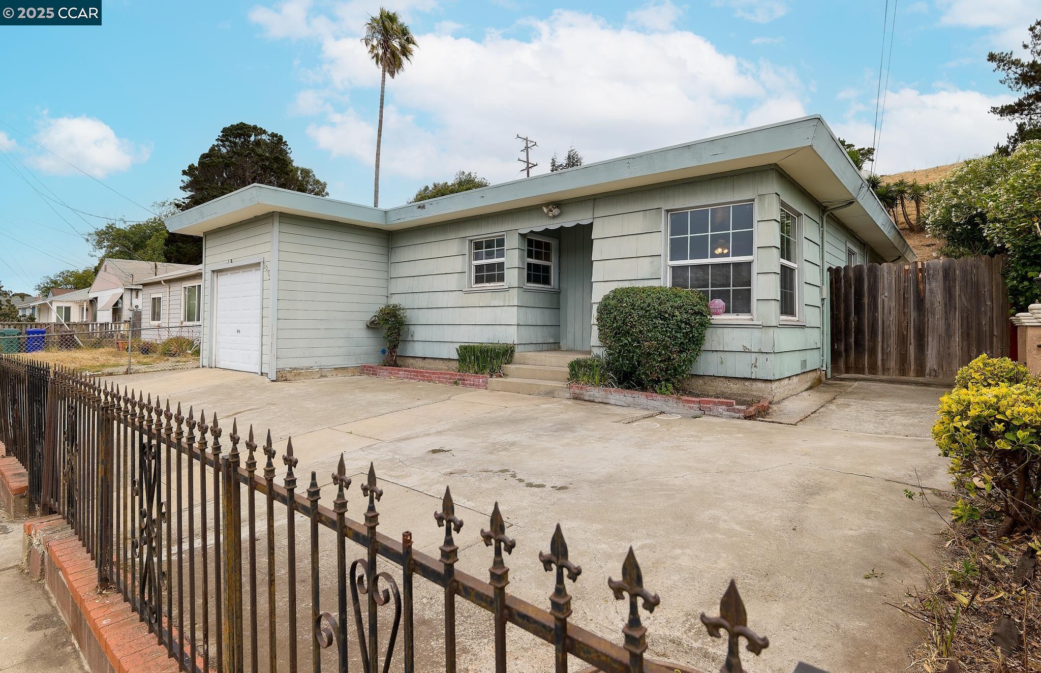 Detail Gallery Image 1 of 20 For 3095 Rollingwood Dr, San Pablo,  CA 94806 - 3 Beds | 1 Baths