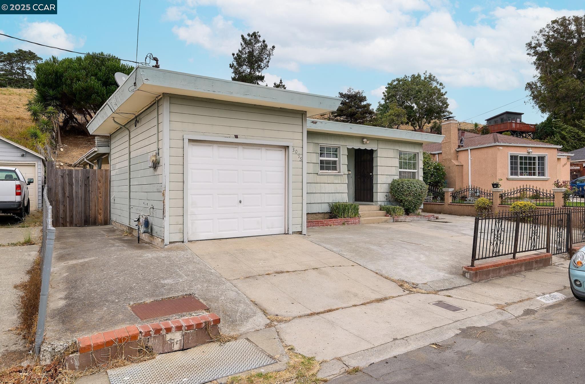 Detail Gallery Image 2 of 20 For 3095 Rollingwood Dr, San Pablo,  CA 94806 - 3 Beds | 1 Baths