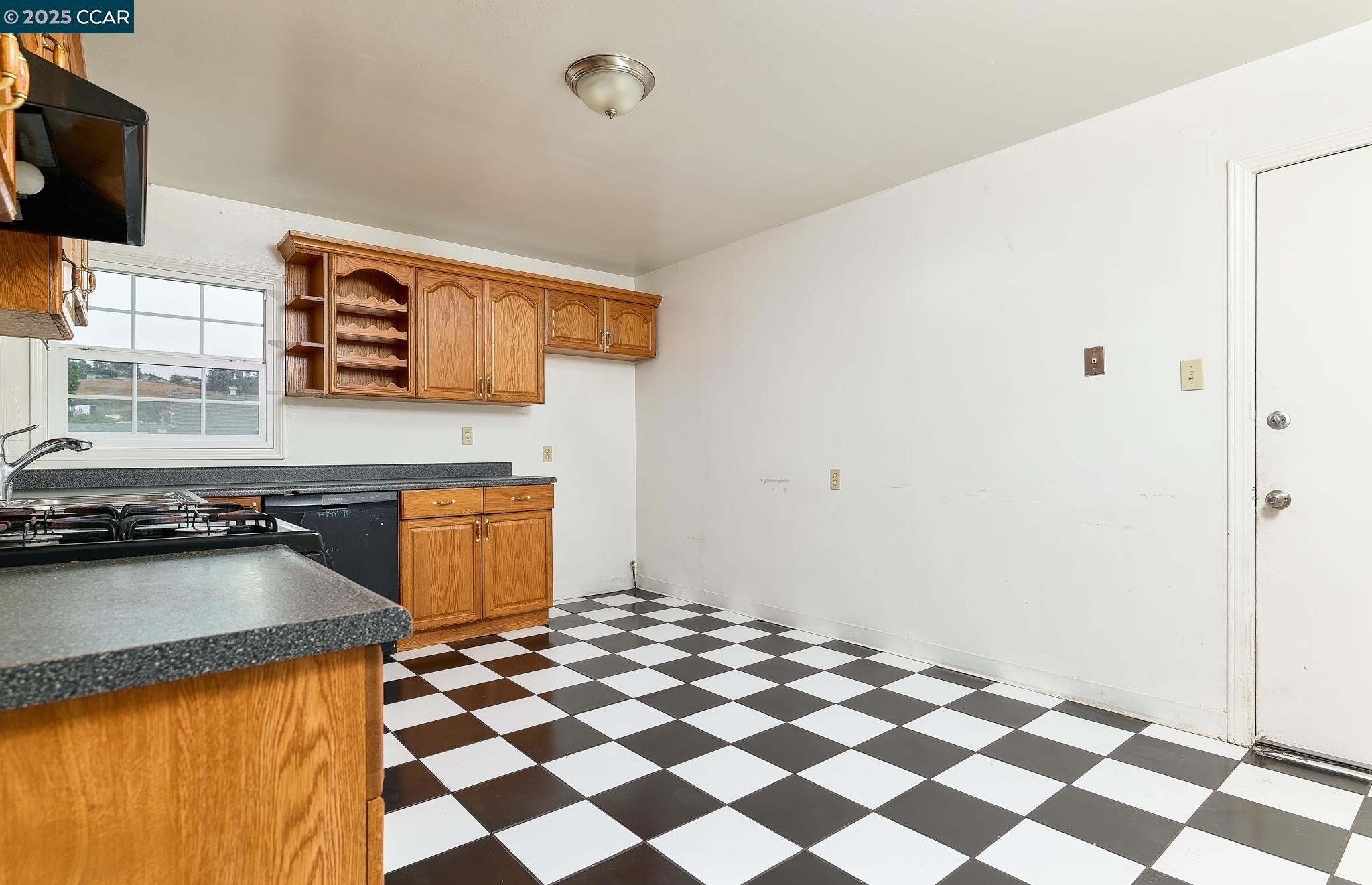 Detail Gallery Image 5 of 20 For 3095 Rollingwood Dr, San Pablo,  CA 94806 - 3 Beds | 1 Baths