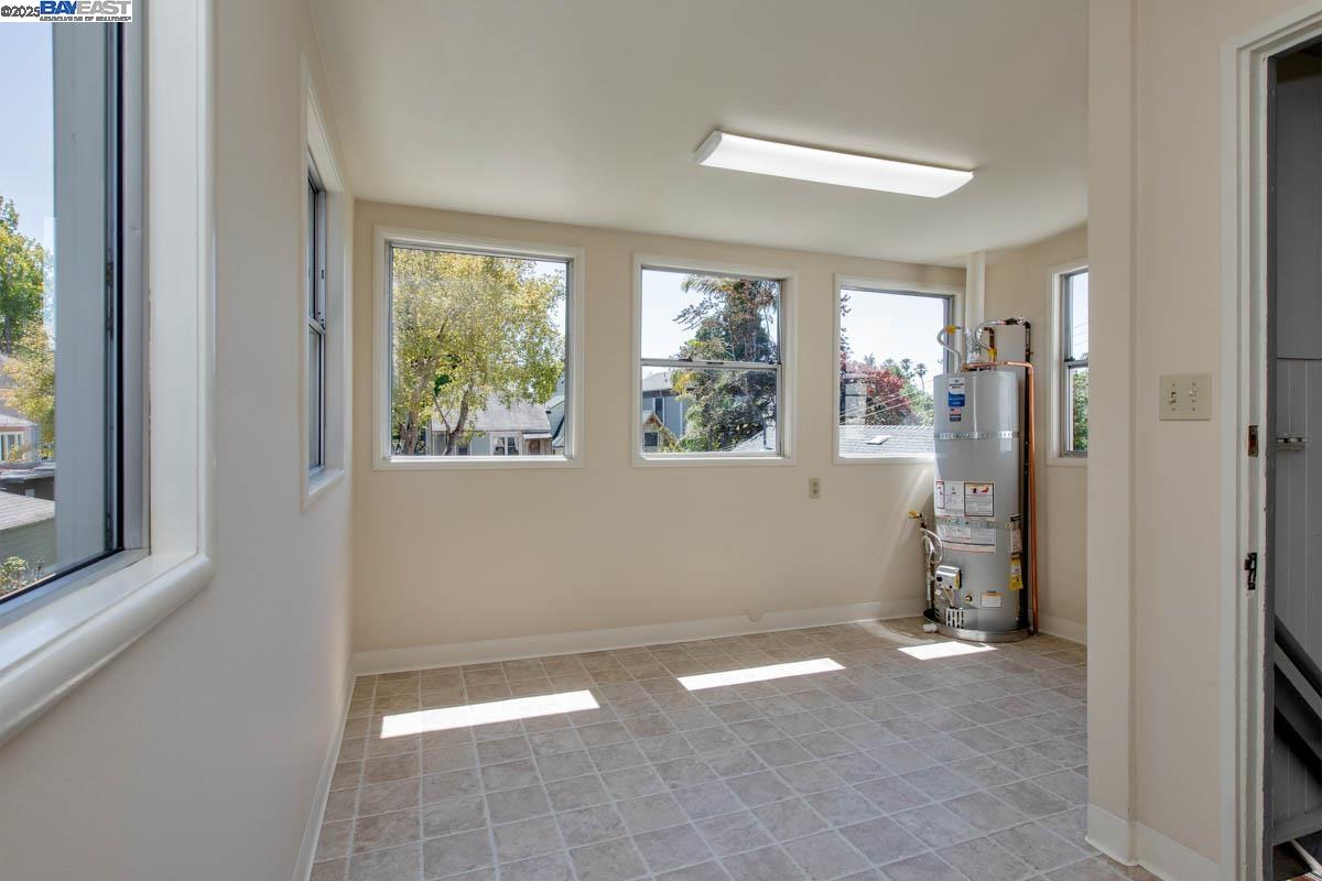 Detail Gallery Image 19 of 60 For 920 Centennial Ave, Alameda,  CA 94501 - 6 Beds | 2/1 Baths