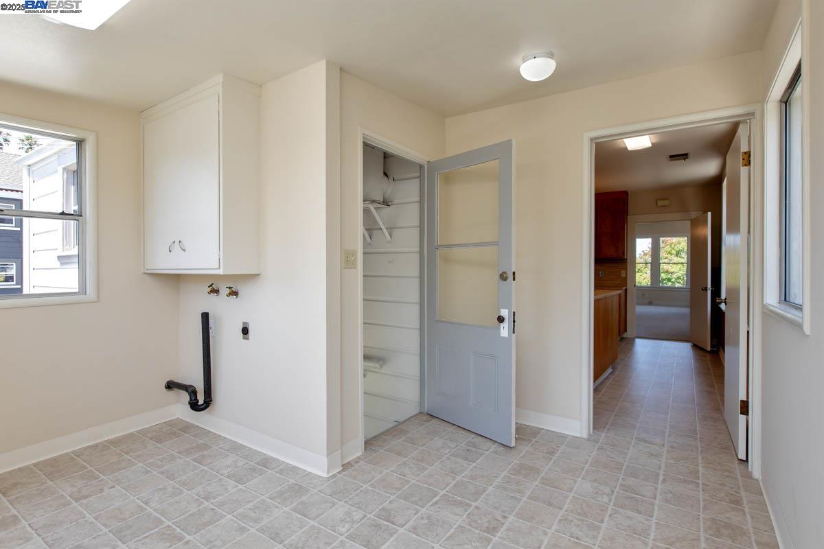 Detail Gallery Image 20 of 60 For 920 Centennial Ave, Alameda,  CA 94501 - 6 Beds | 2/1 Baths