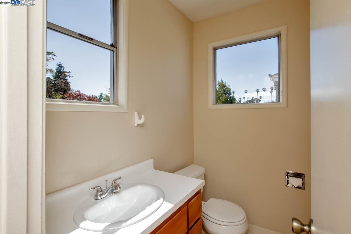Detail Gallery Image 21 of 60 For 920 Centennial Ave, Alameda,  CA 94501 - 6 Beds | 2/1 Baths