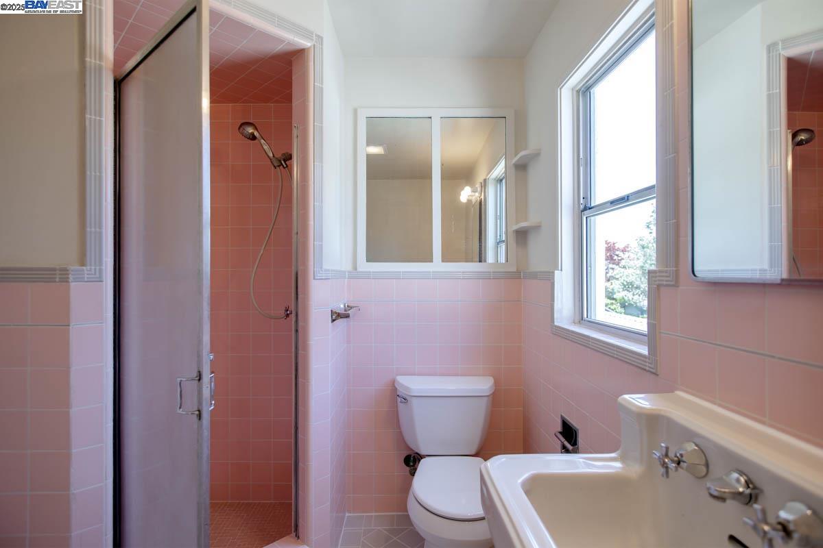 Detail Gallery Image 31 of 60 For 920 Centennial Ave, Alameda,  CA 94501 - 6 Beds | 2/1 Baths
