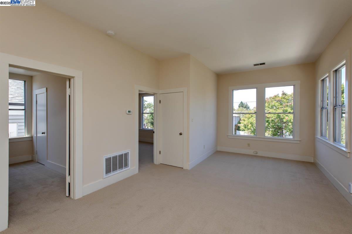 Detail Gallery Image 6 of 60 For 920 Centennial Ave, Alameda,  CA 94501 - 6 Beds | 2/1 Baths