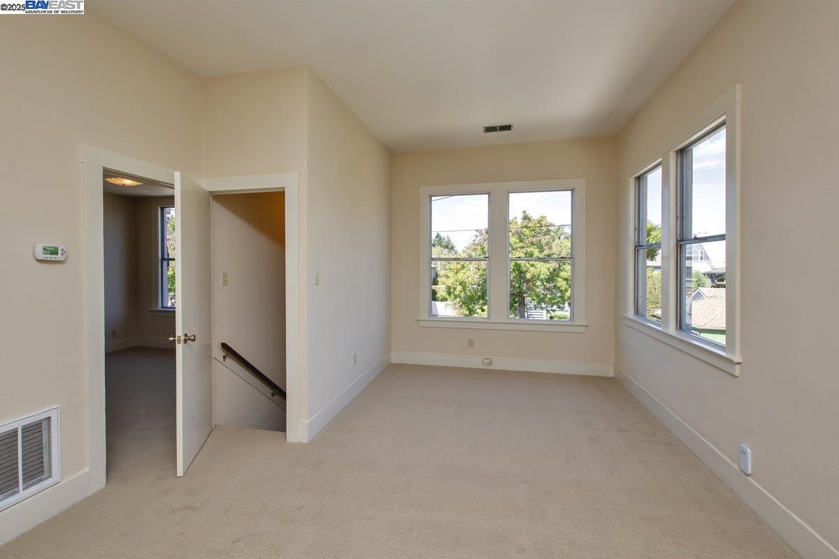 Detail Gallery Image 7 of 60 For 920 Centennial Ave, Alameda,  CA 94501 - 6 Beds | 2/1 Baths