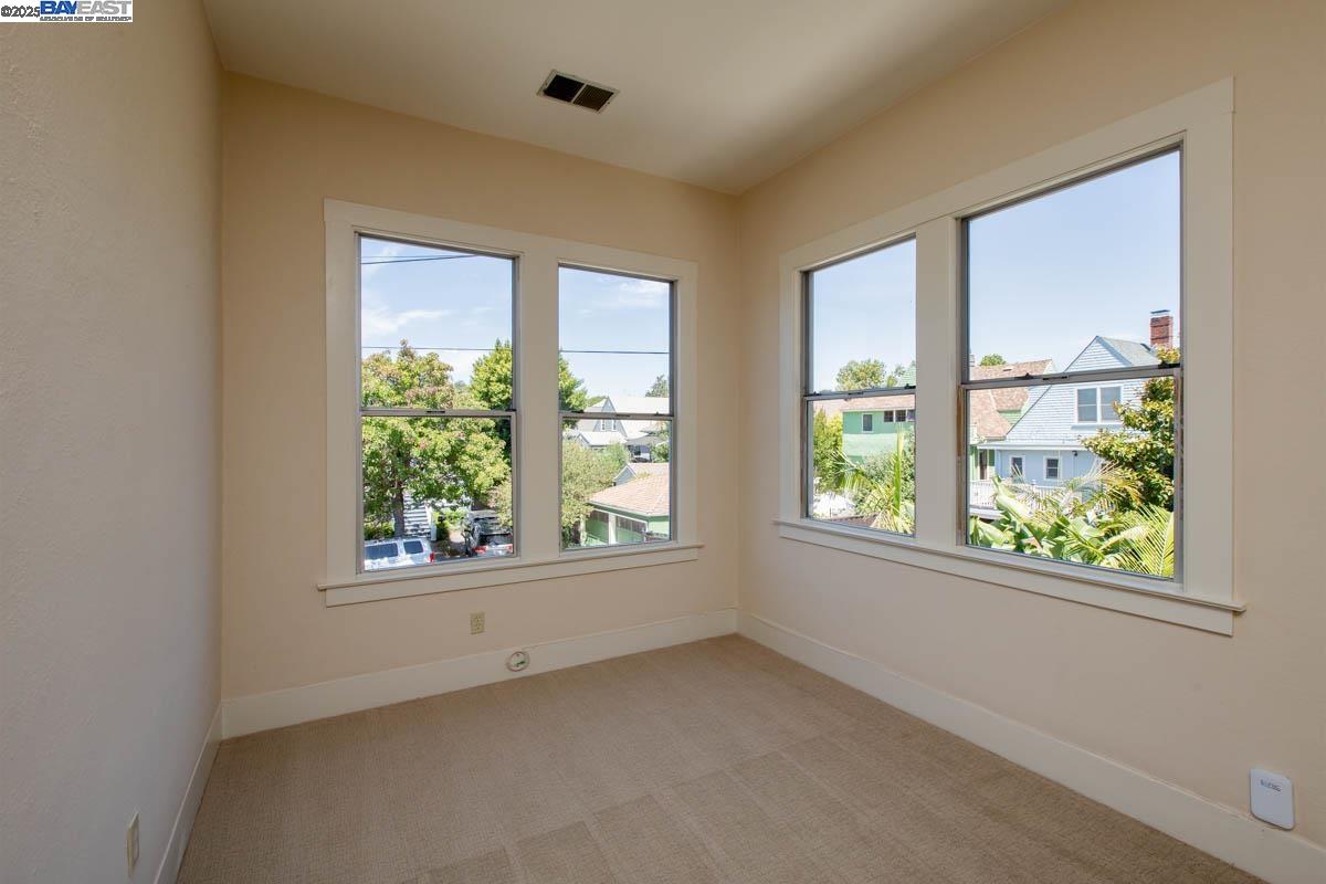 Detail Gallery Image 8 of 60 For 920 Centennial Ave, Alameda,  CA 94501 - 6 Beds | 2/1 Baths