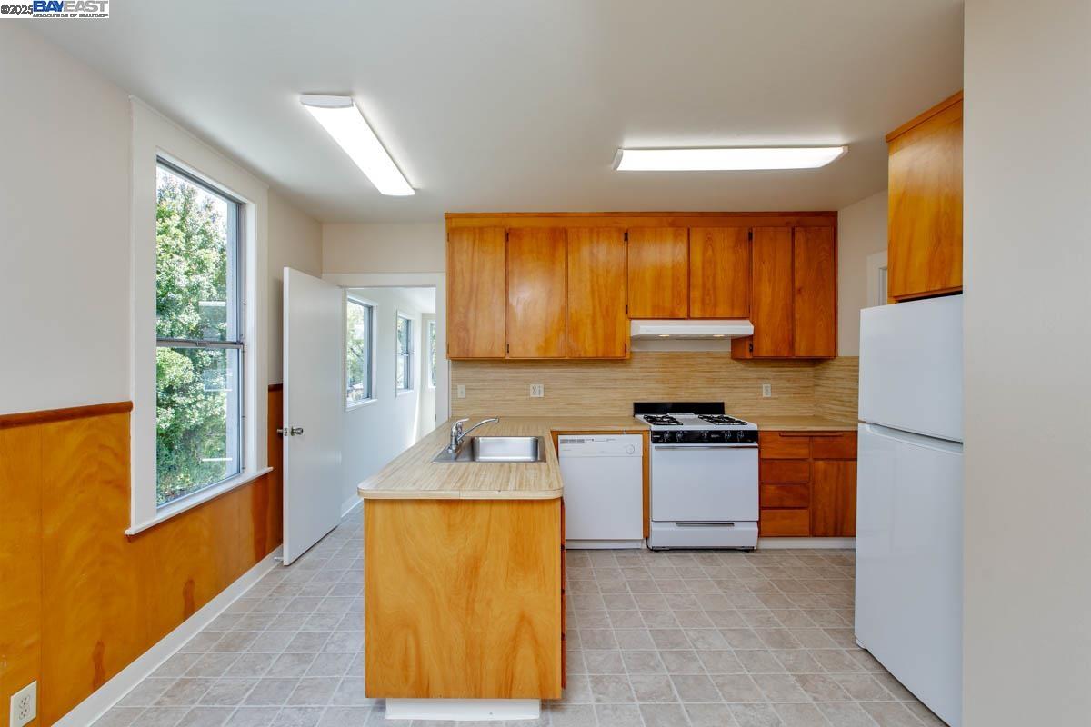 Detail Gallery Image 13 of 60 For 920 Centennial Ave, Alameda,  CA 94501 - – Beds | – Baths