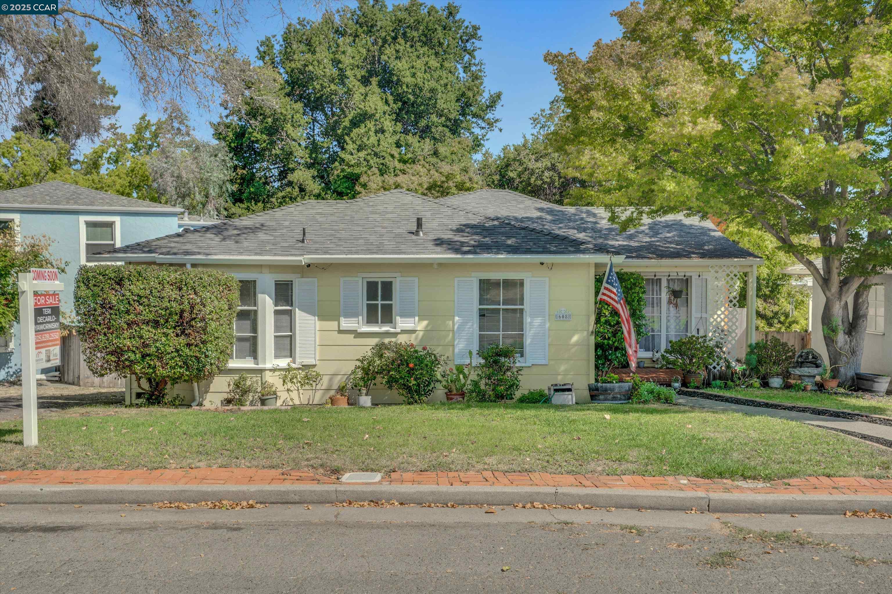 Detail Gallery Image 2 of 40 For 608 La Cadena St, Vallejo,  CA 94590 - 3 Beds | 2 Baths