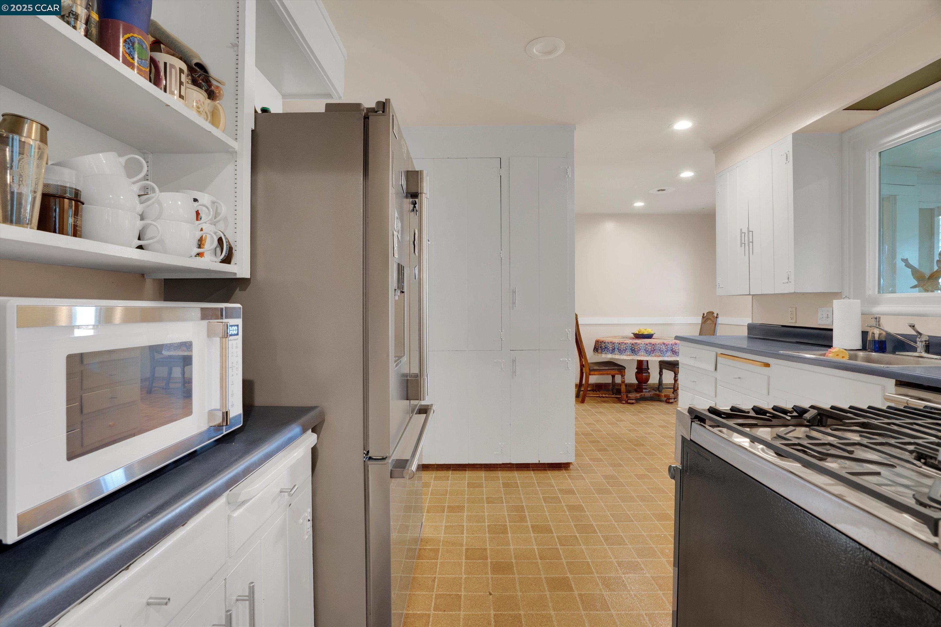 Detail Gallery Image 12 of 40 For 608 La Cadena St, Vallejo,  CA 94590 - 3 Beds | 2 Baths