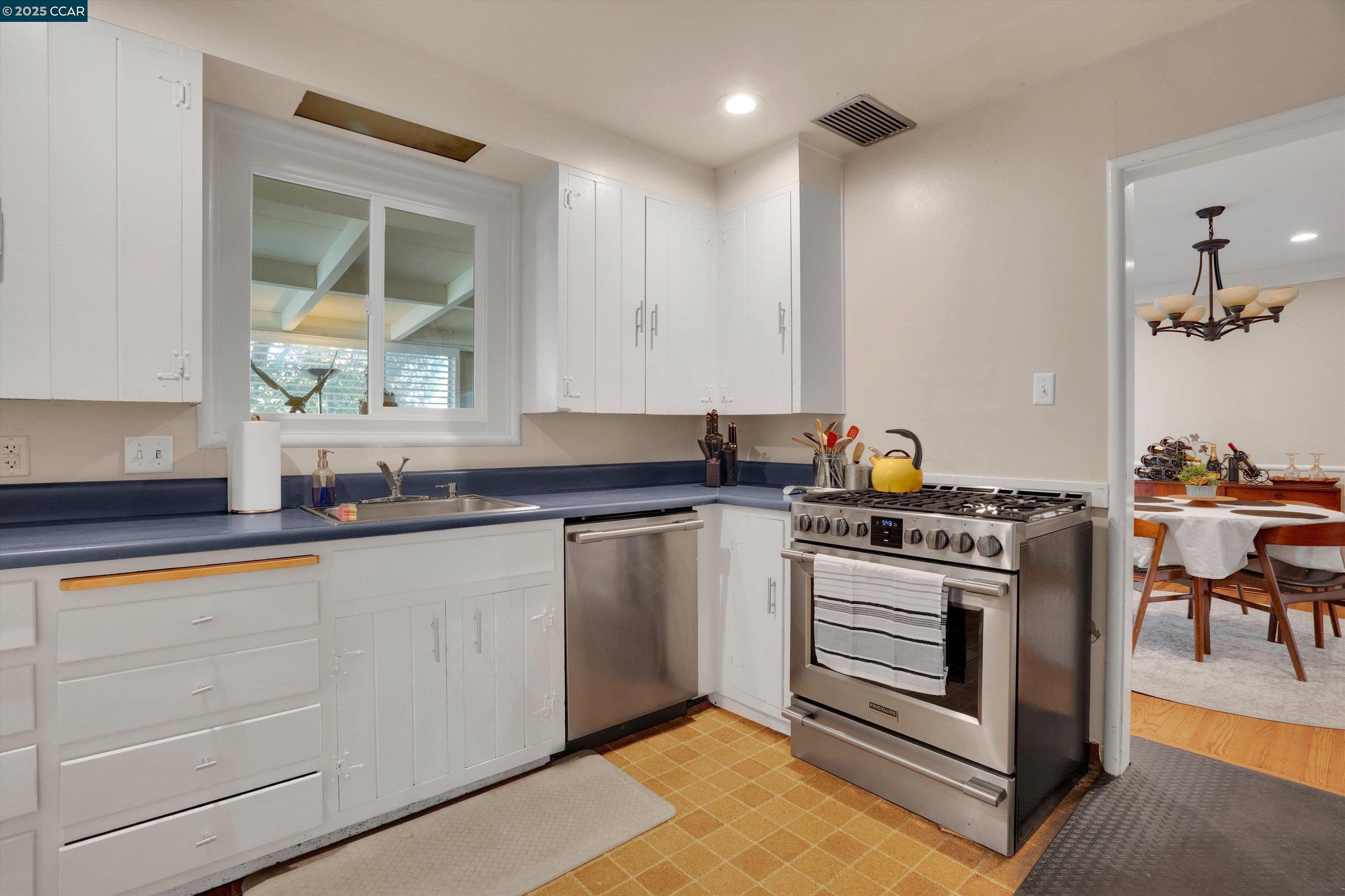 Detail Gallery Image 15 of 40 For 608 La Cadena St, Vallejo,  CA 94590 - 3 Beds | 2 Baths