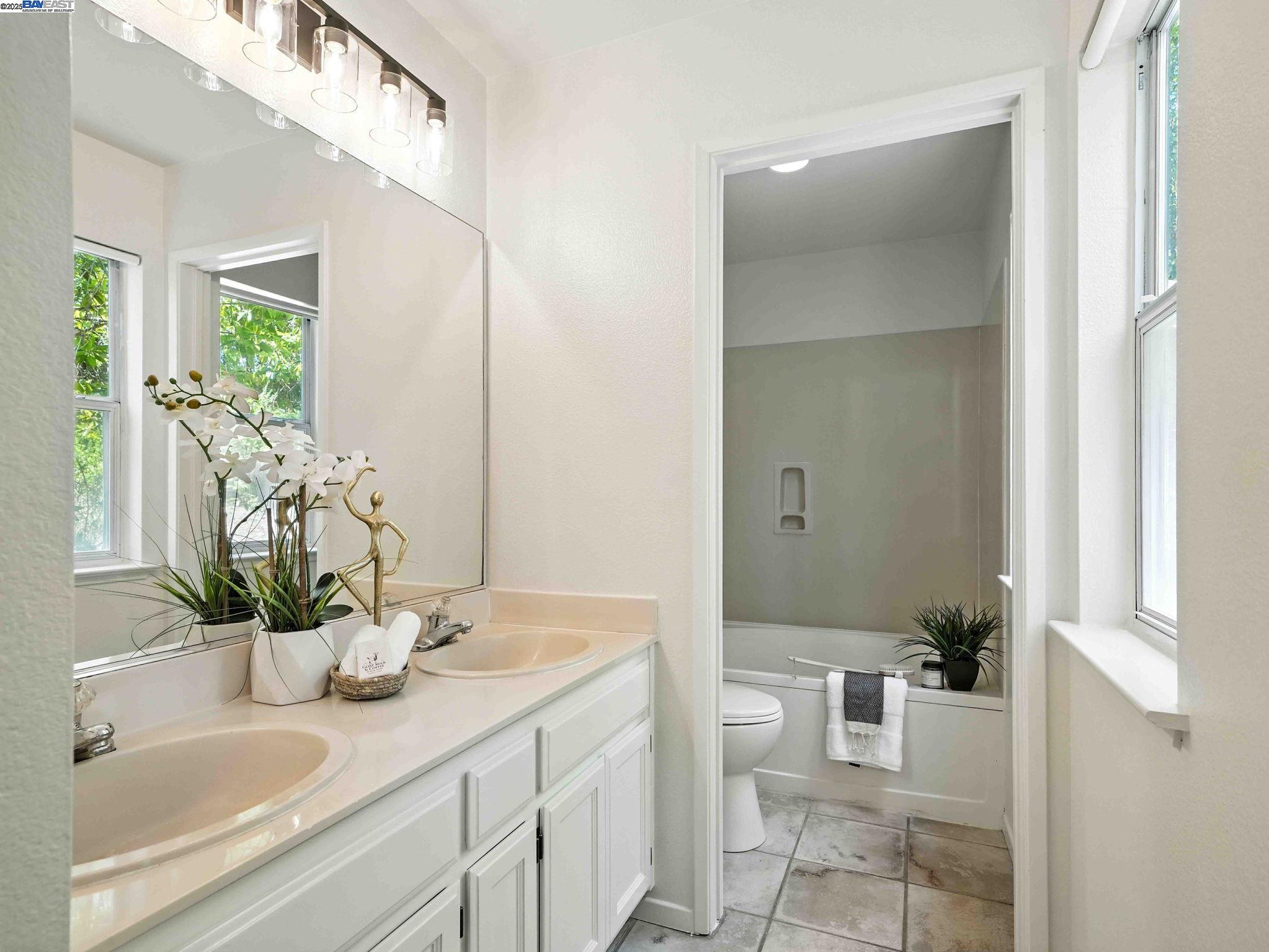 Detail Gallery Image 15 of 30 For 273 Florence Ct, Hercules,  CA 94547 - 3 Beds | 2 Baths