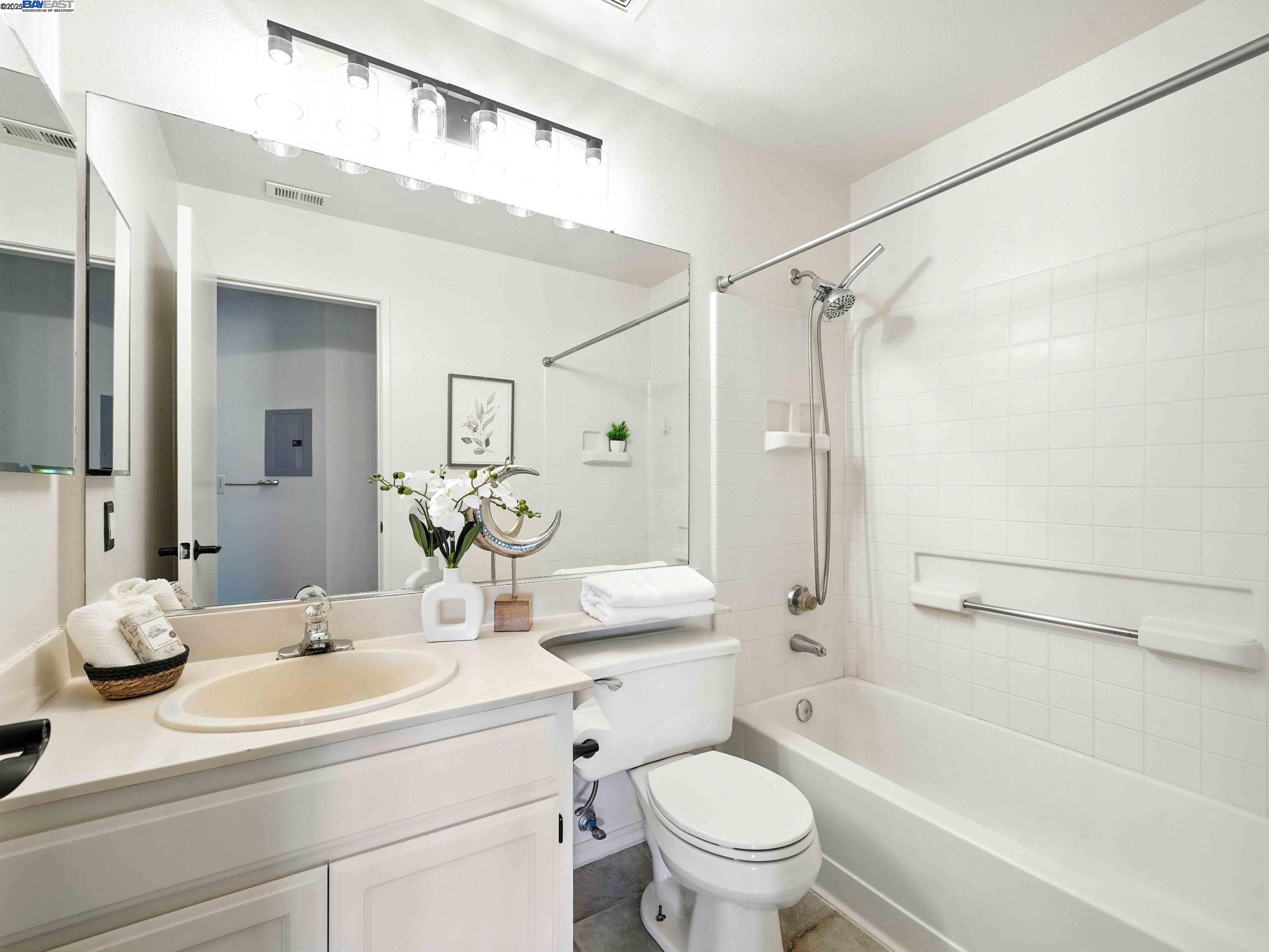 Detail Gallery Image 7 of 30 For 273 Florence Ct, Hercules,  CA 94547 - 3 Beds | 2 Baths