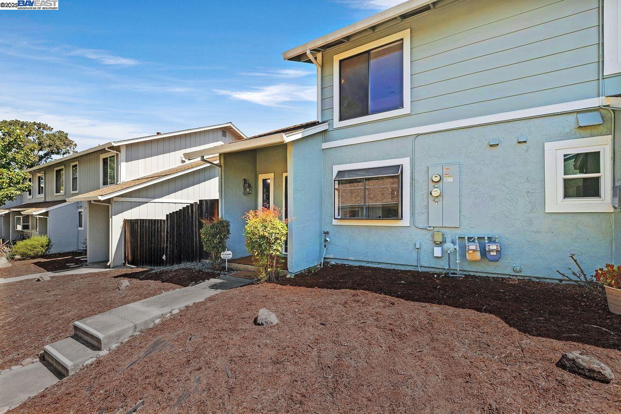 Detail Gallery Image 1 of 56 For 3285 Monika Ln, Hayward,  CA 94541 - 2 Beds | 1/1 Baths
