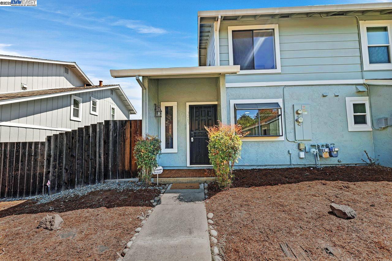 Detail Gallery Image 2 of 56 For 3285 Monika Ln, Hayward,  CA 94541 - 2 Beds | 1/1 Baths