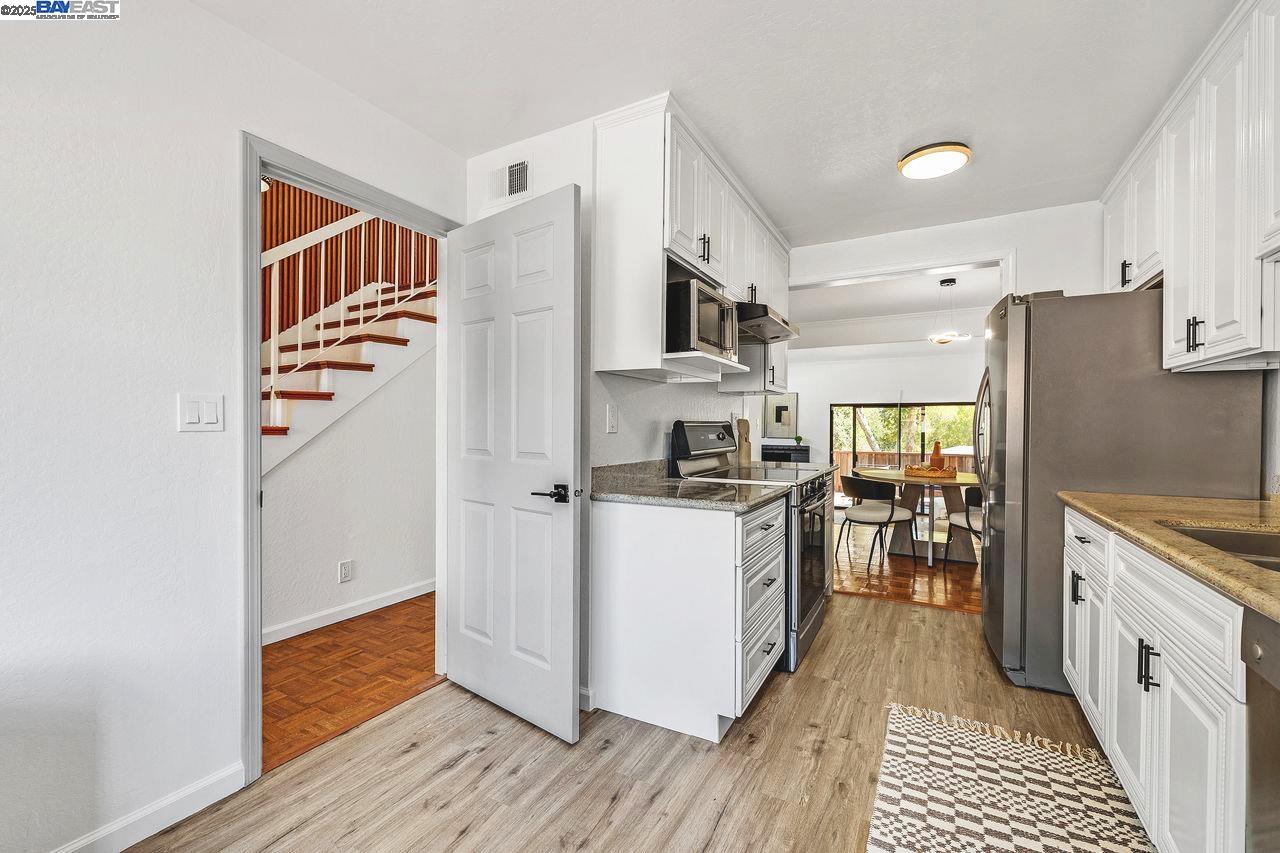 Detail Gallery Image 14 of 56 For 3285 Monika Ln, Hayward,  CA 94541 - 2 Beds | 1/1 Baths