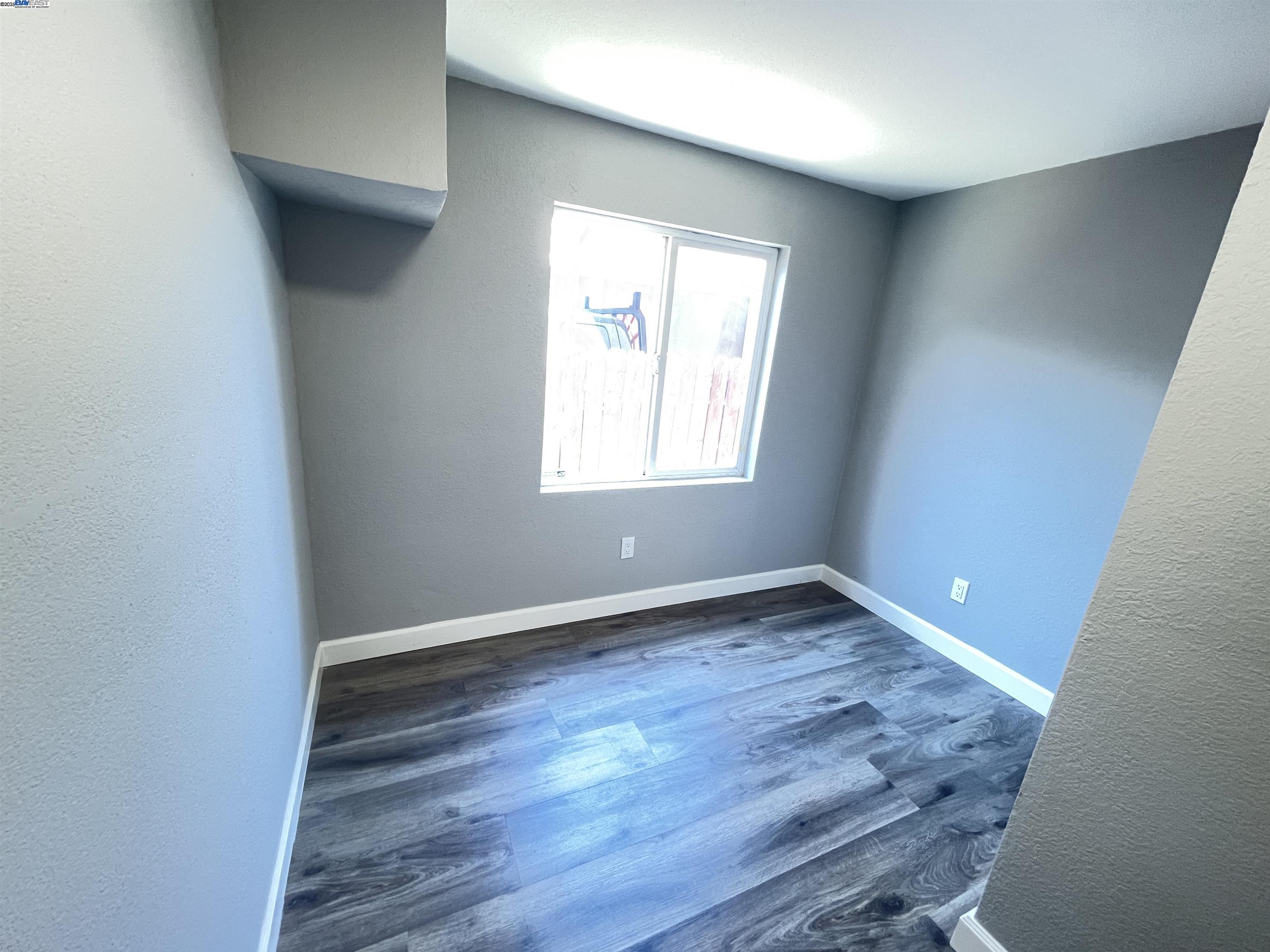 Detail Gallery Image 7 of 14 For 5483 Wadean Pl, Oakland,  CA 94601 - 3 Beds | 2 Baths