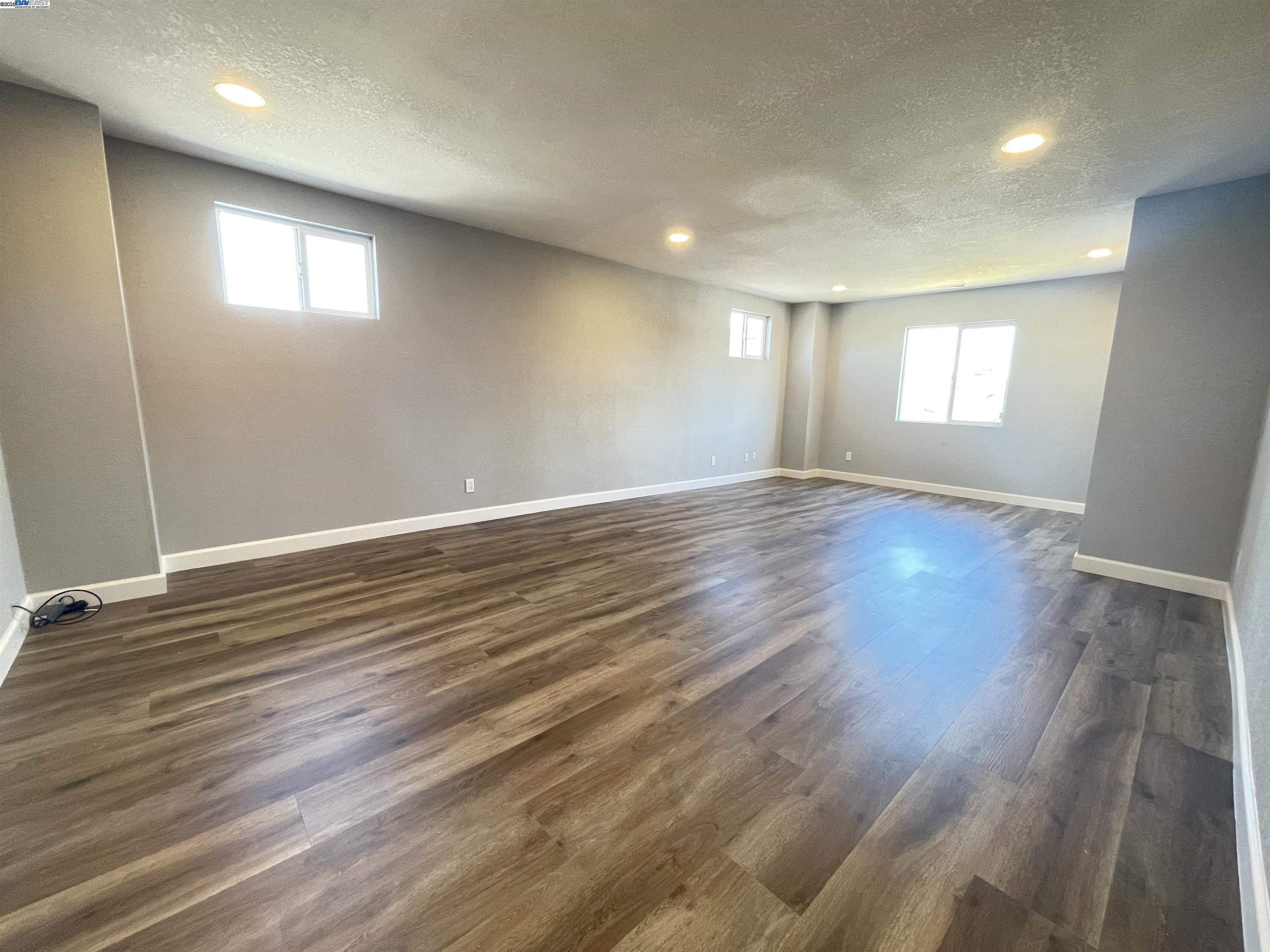 Detail Gallery Image 10 of 14 For 5483 Wadean Pl, Oakland,  CA 94601 - 3 Beds | 2 Baths