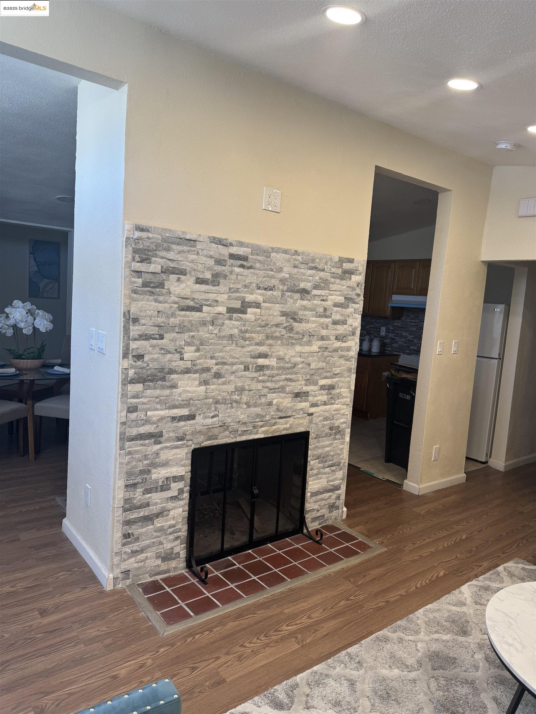 Detail Gallery Image 3 of 11 For 27493 Orlando, Hayward,  CA 94545 - 4 Beds | 3 Baths