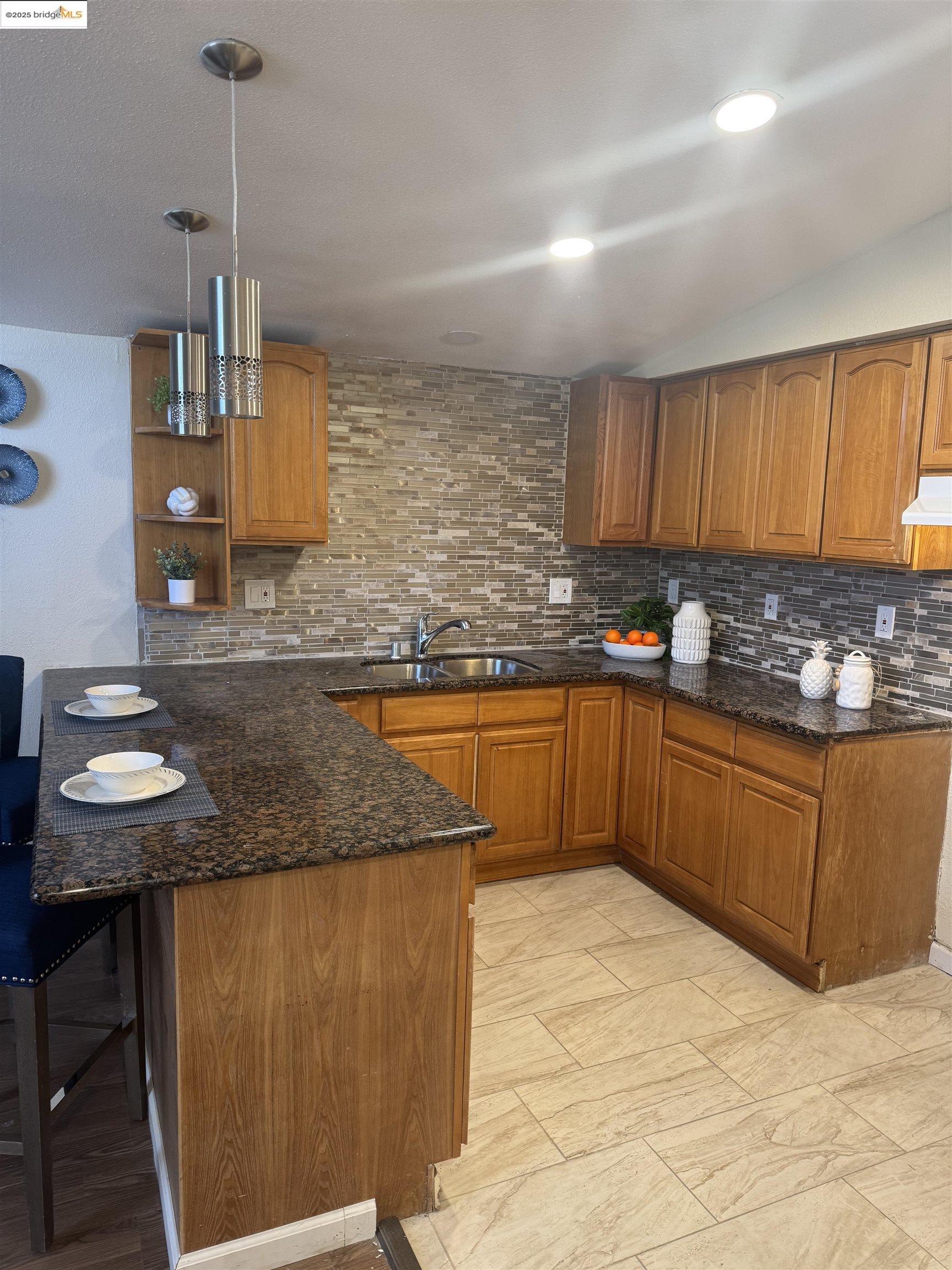 Detail Gallery Image 5 of 11 For 27493 Orlando, Hayward,  CA 94545 - 4 Beds | 3 Baths