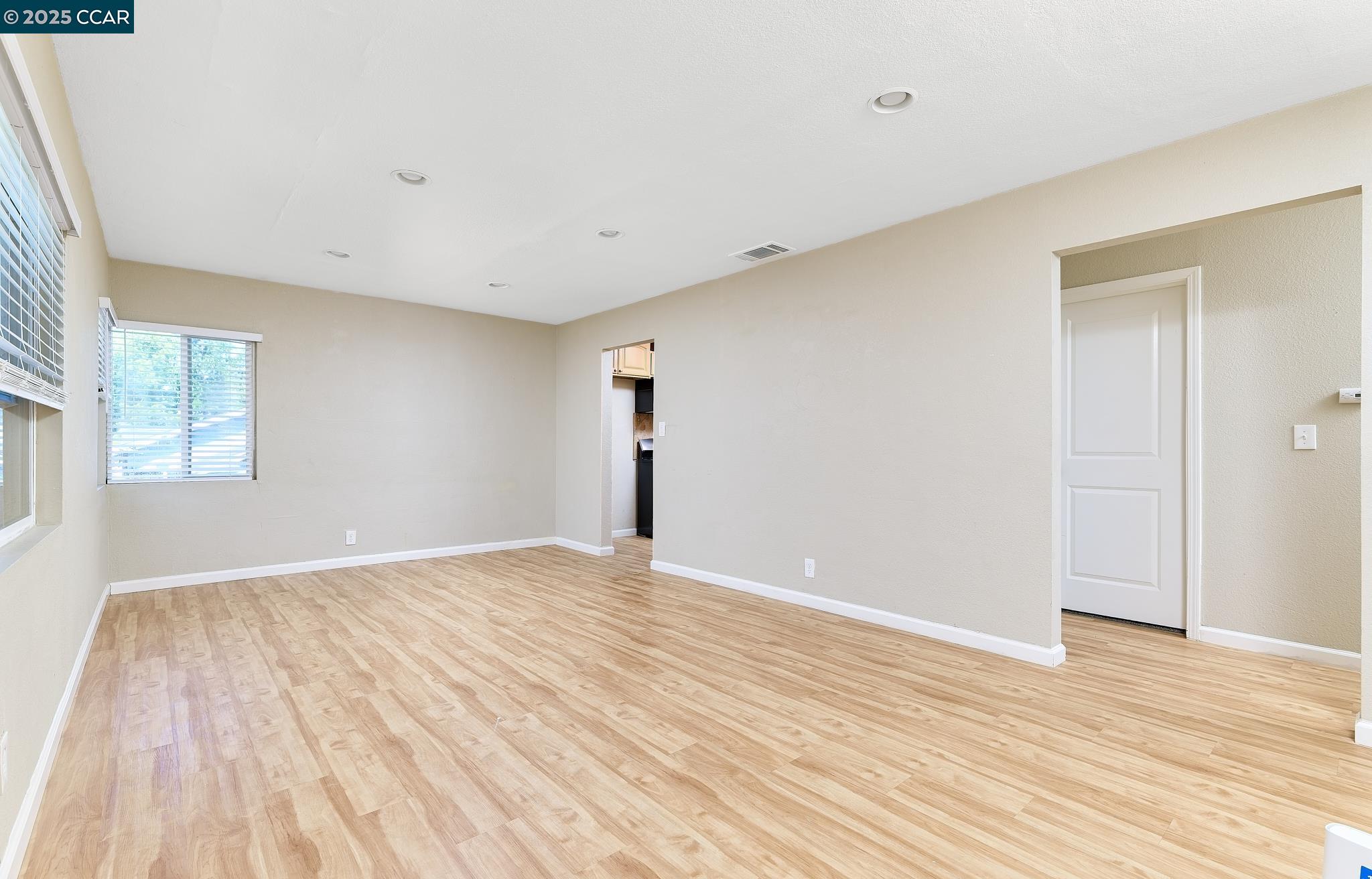 Detail Gallery Image 12 of 29 For 1406 Magazine St, Vallejo,  CA 94591 - 4 Beds | 1/1 Baths