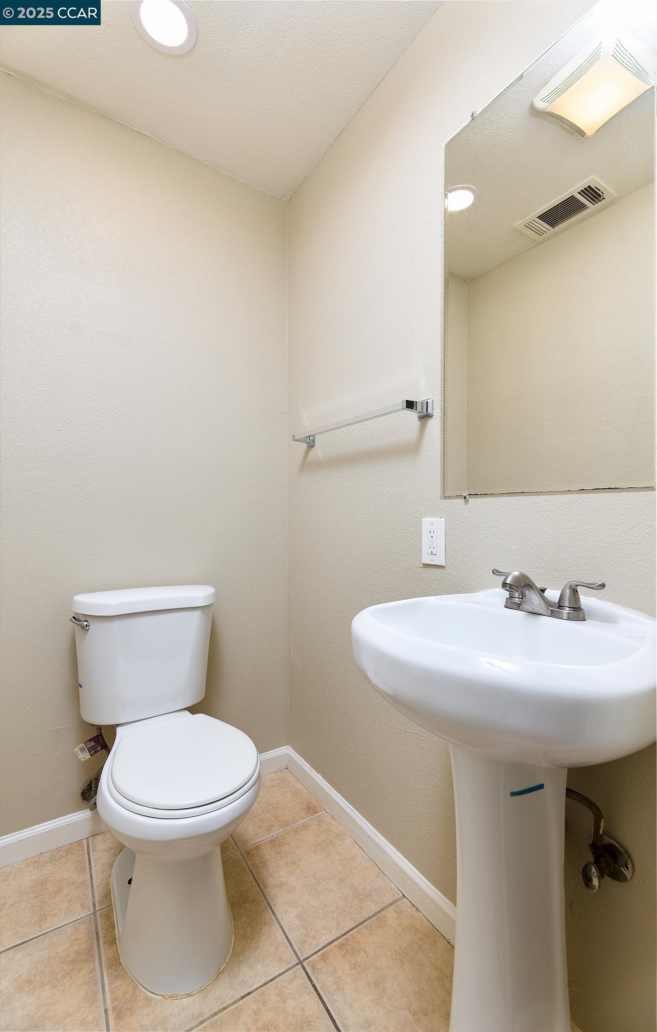 Detail Gallery Image 8 of 29 For 1406 Magazine St, Vallejo,  CA 94591 - 4 Beds | 1/1 Baths