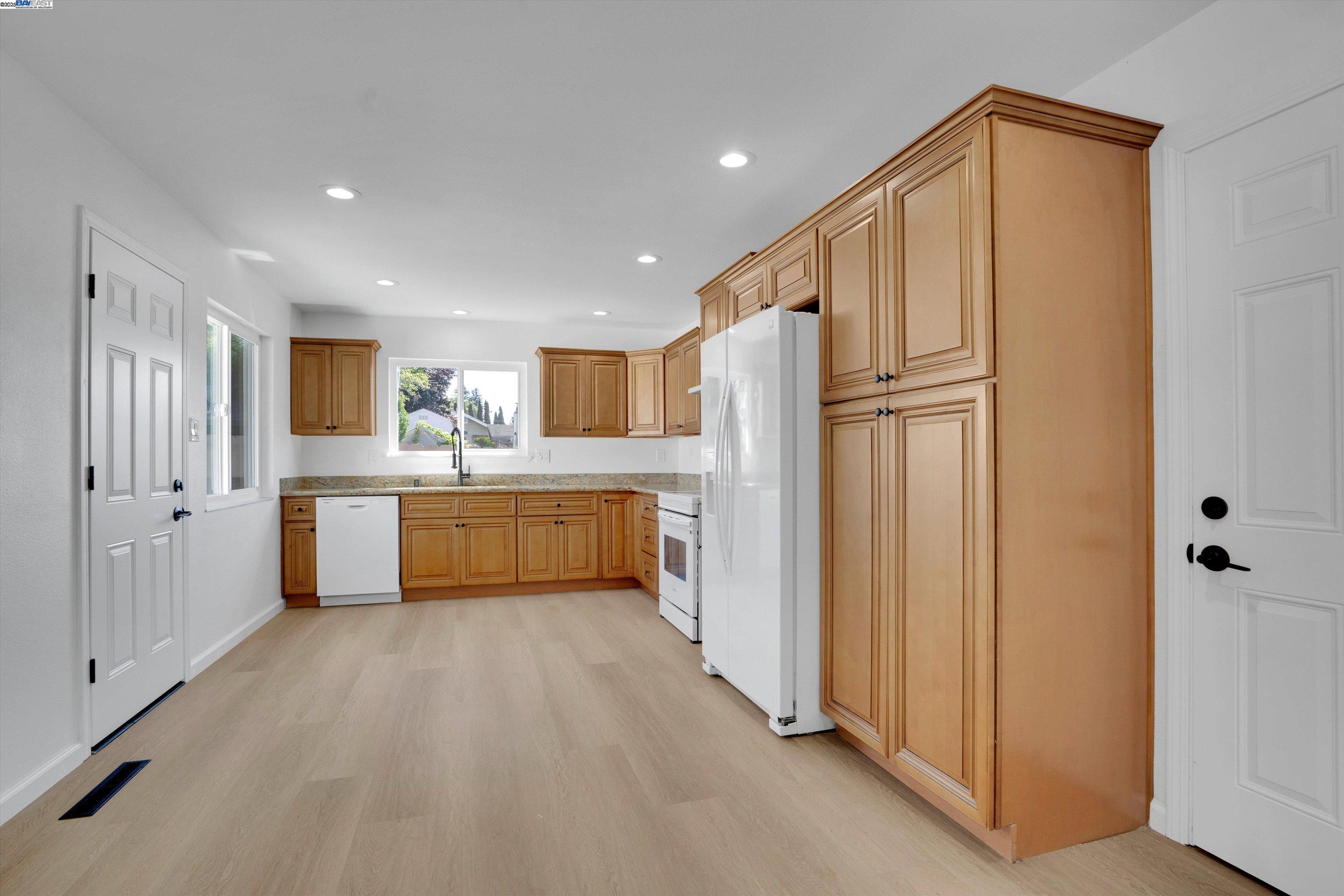 Detail Gallery Image 11 of 36 For 3596 Christensen Ln, Castro Valley,  CA 94546 - 3 Beds | 2 Baths