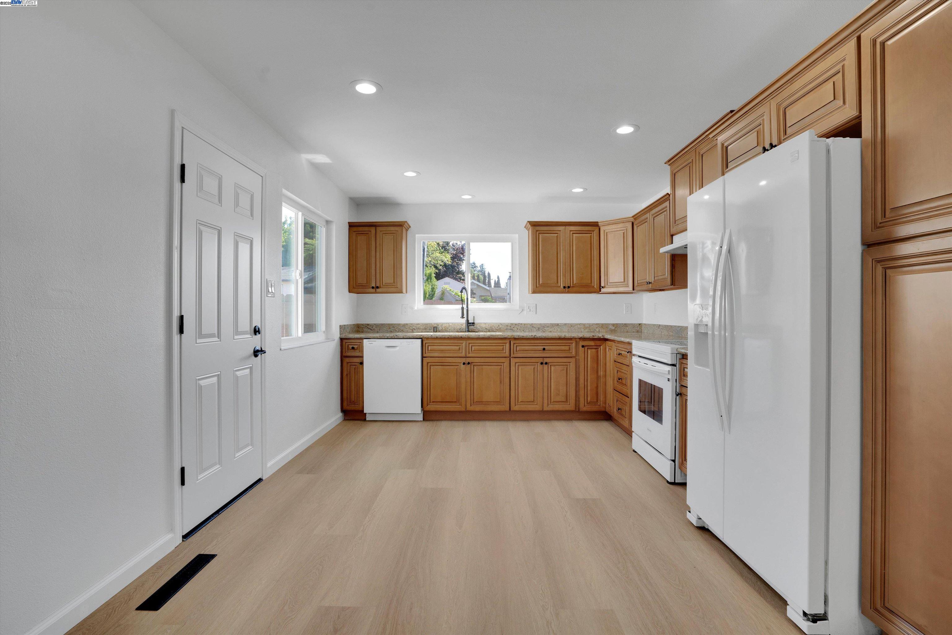Detail Gallery Image 12 of 36 For 3596 Christensen Ln, Castro Valley,  CA 94546 - 3 Beds | 2 Baths