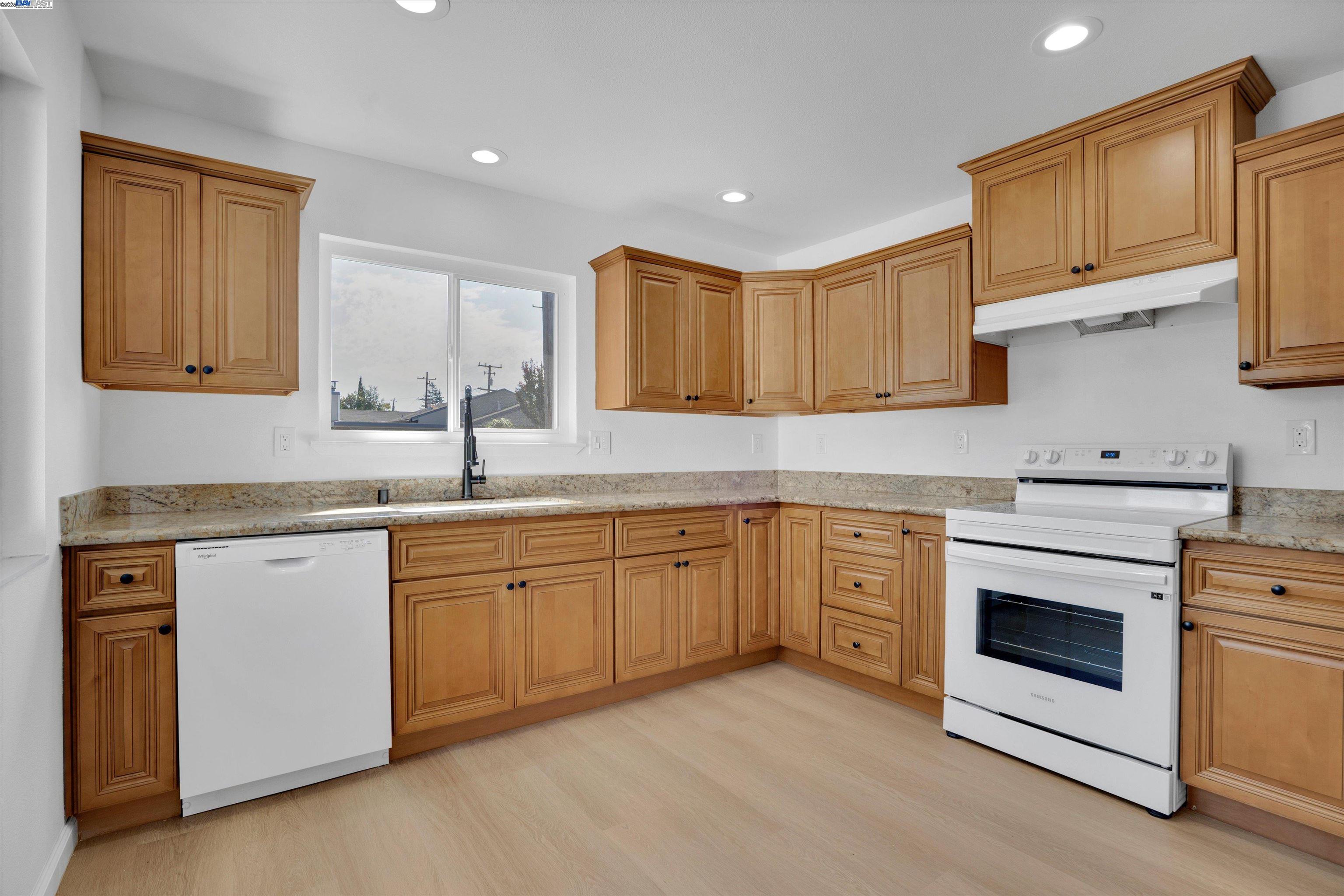 Detail Gallery Image 14 of 36 For 3596 Christensen Ln, Castro Valley,  CA 94546 - 3 Beds | 2 Baths