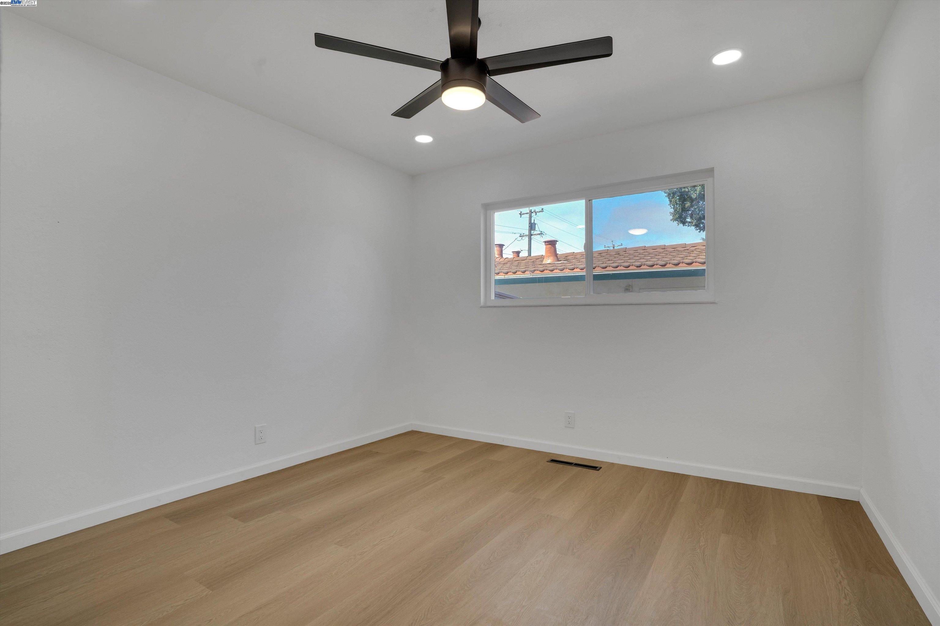 Detail Gallery Image 17 of 36 For 3596 Christensen Ln, Castro Valley,  CA 94546 - 3 Beds | 2 Baths