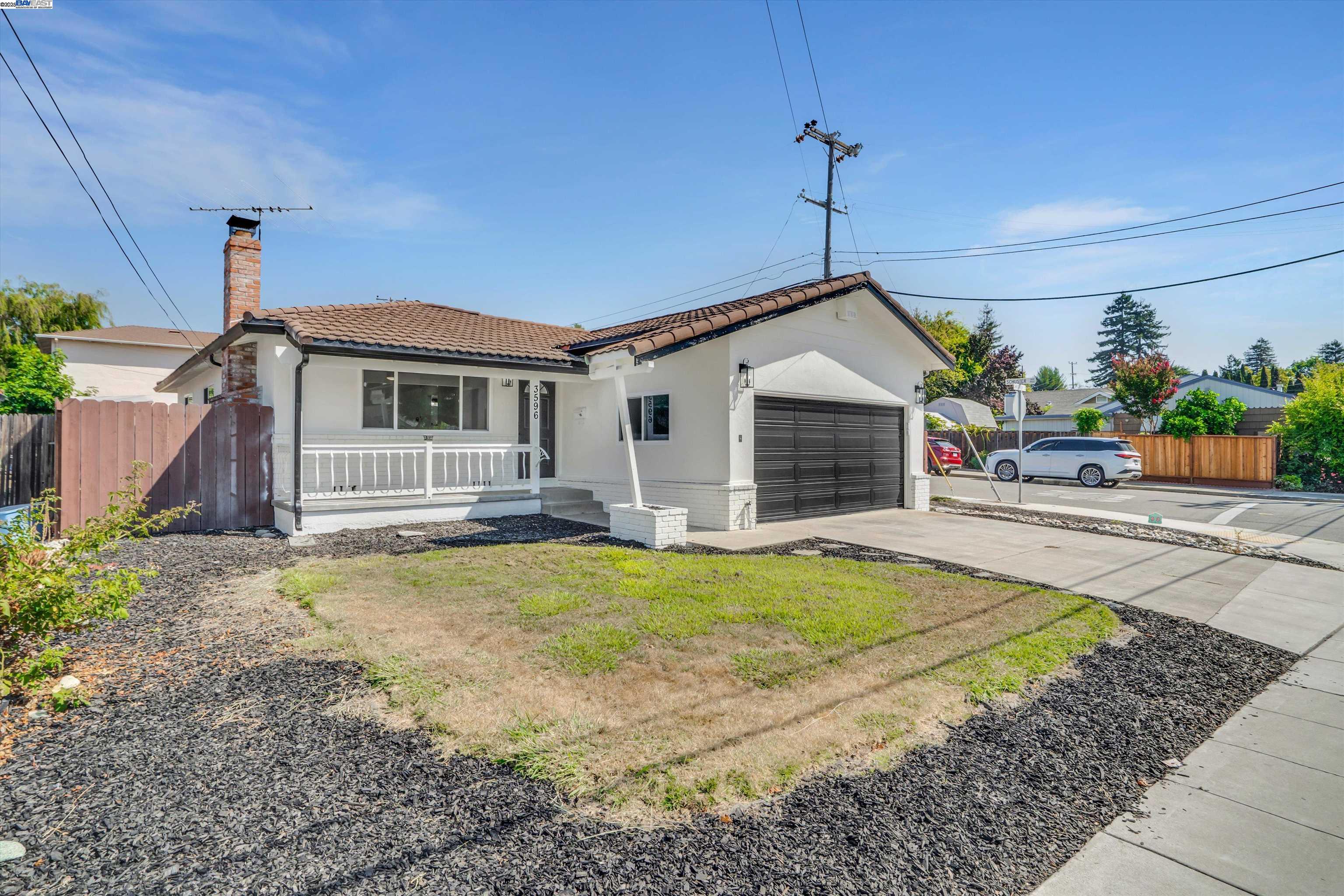 Detail Gallery Image 3 of 36 For 3596 Christensen Ln, Castro Valley,  CA 94546 - 3 Beds | 2 Baths