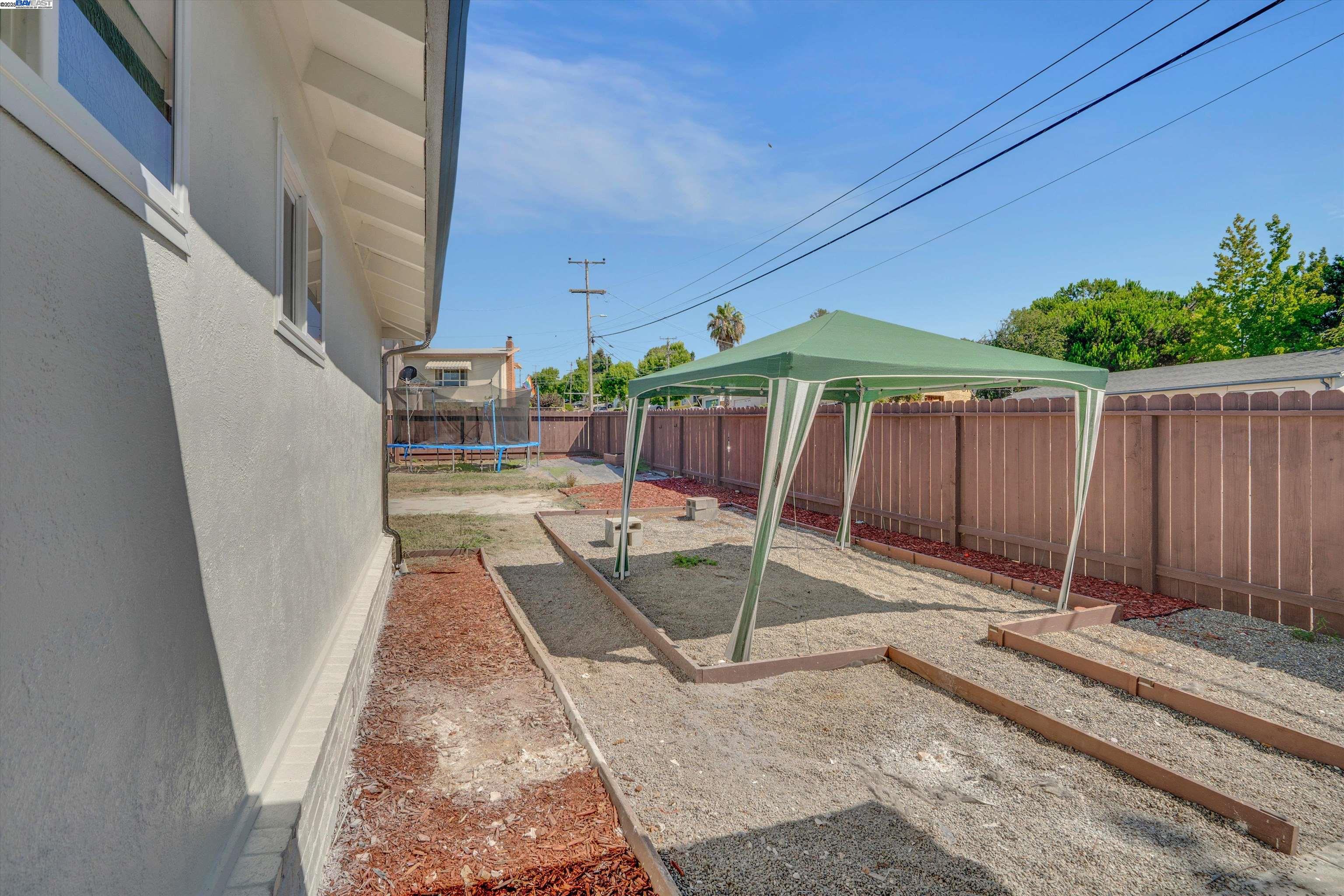 Detail Gallery Image 24 of 36 For 3596 Christensen Ln, Castro Valley,  CA 94546 - 3 Beds | 2 Baths
