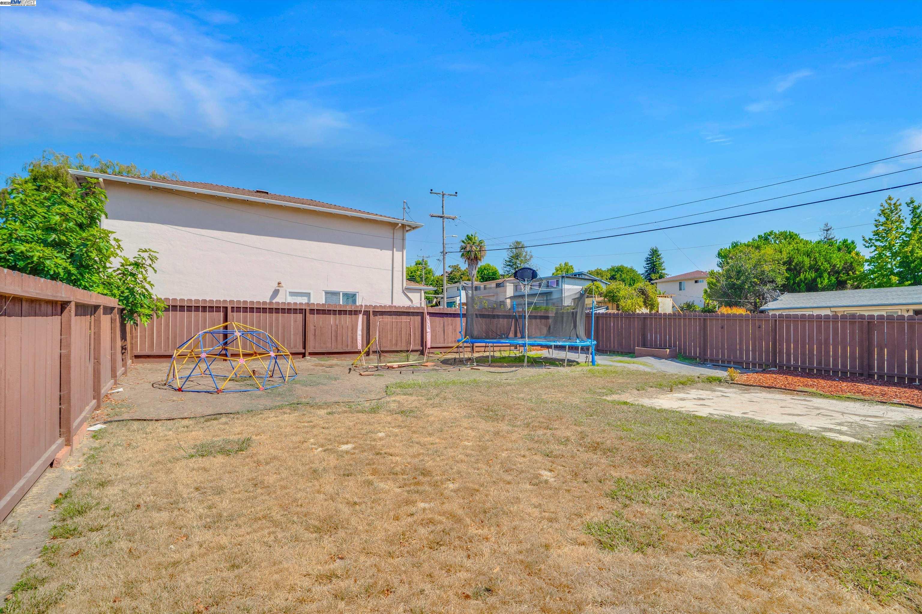 Detail Gallery Image 27 of 36 For 3596 Christensen Ln, Castro Valley,  CA 94546 - 3 Beds | 2 Baths