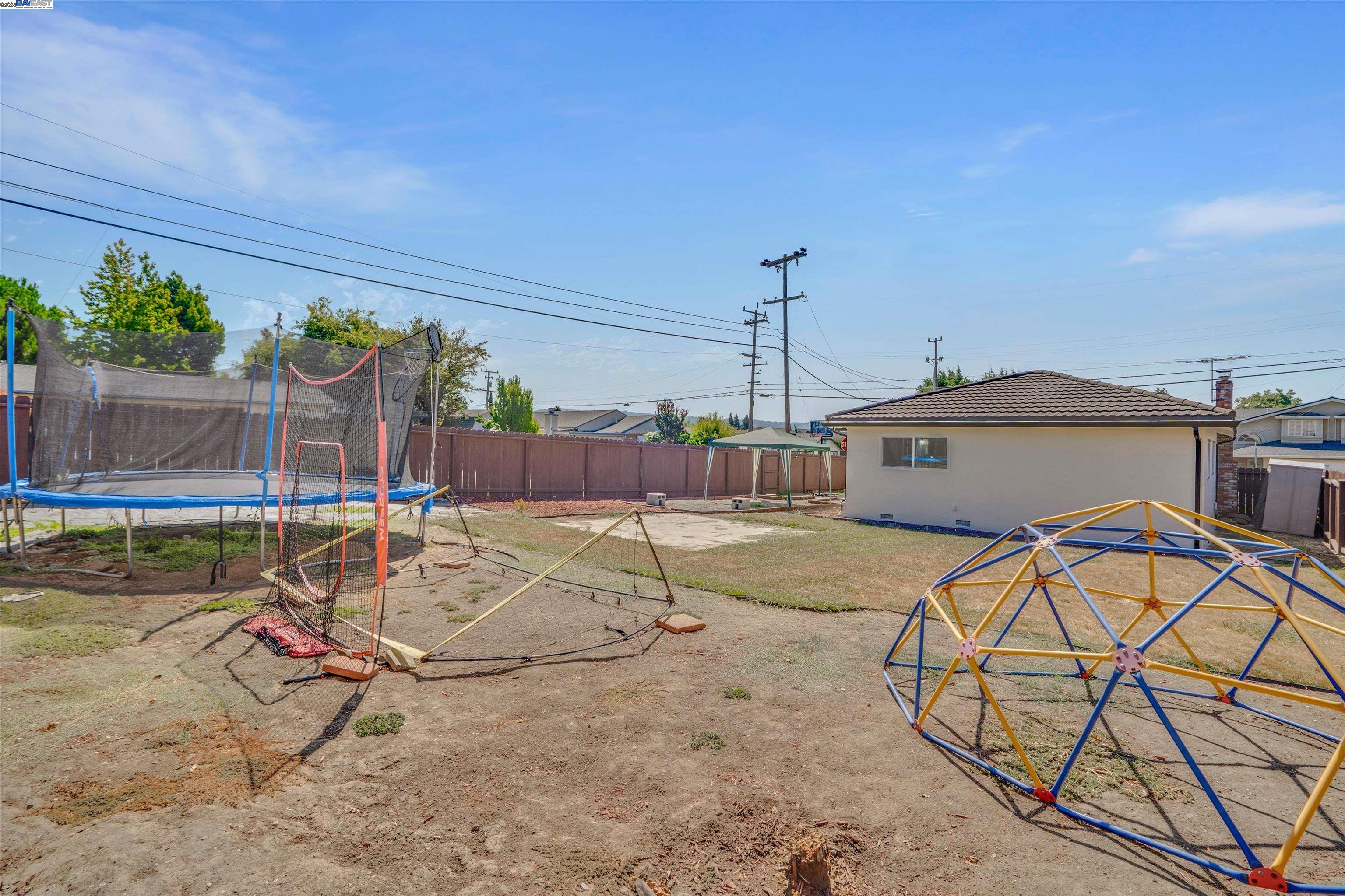 Detail Gallery Image 30 of 36 For 3596 Christensen Ln, Castro Valley,  CA 94546 - 3 Beds | 2 Baths