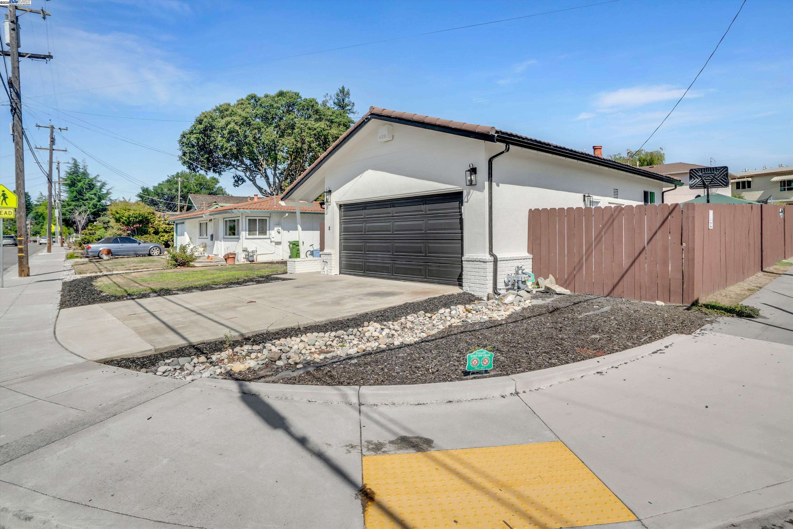 Detail Gallery Image 4 of 36 For 3596 Christensen Ln, Castro Valley,  CA 94546 - 3 Beds | 2 Baths