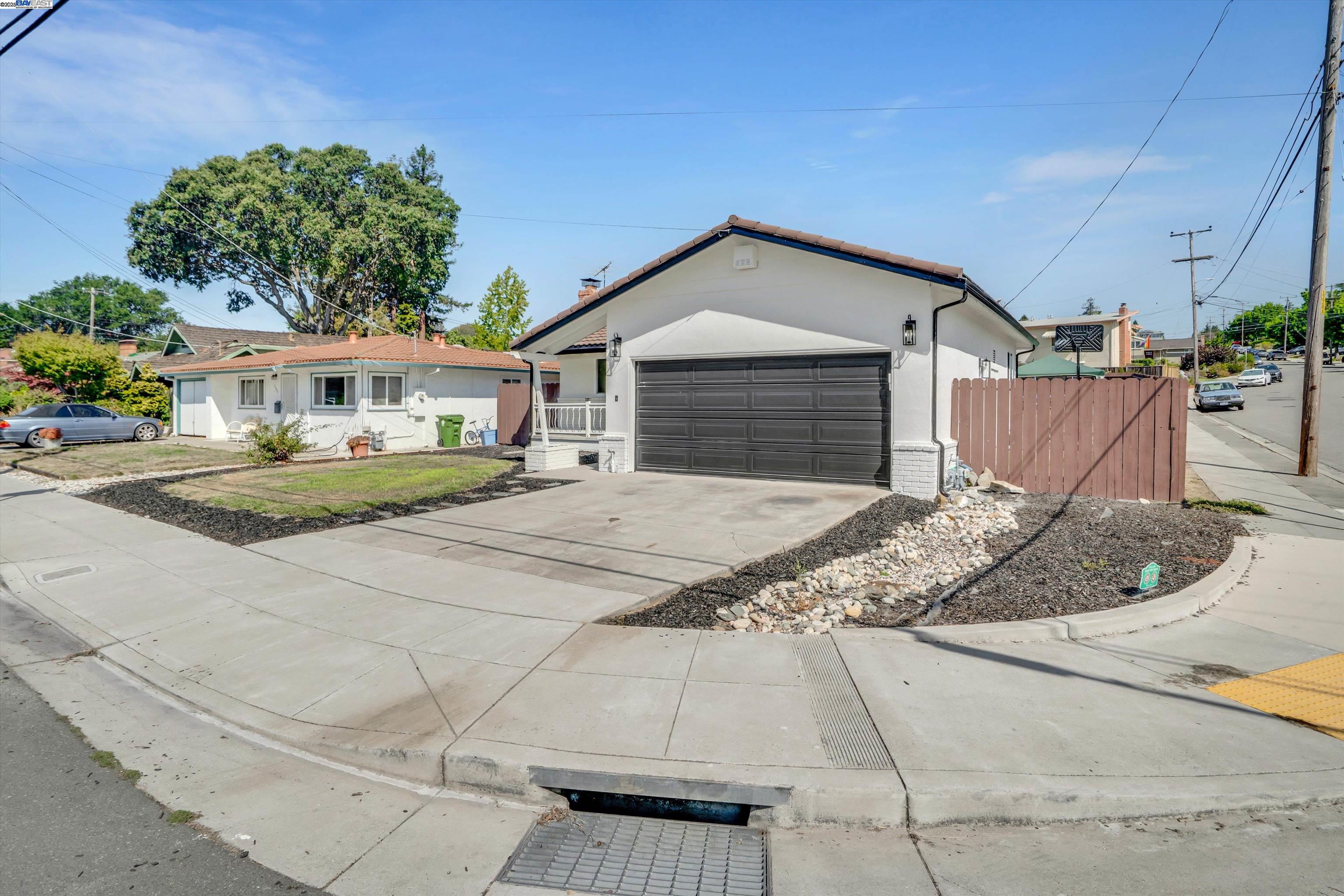 Detail Gallery Image 5 of 36 For 3596 Christensen Ln, Castro Valley,  CA 94546 - 3 Beds | 2 Baths
