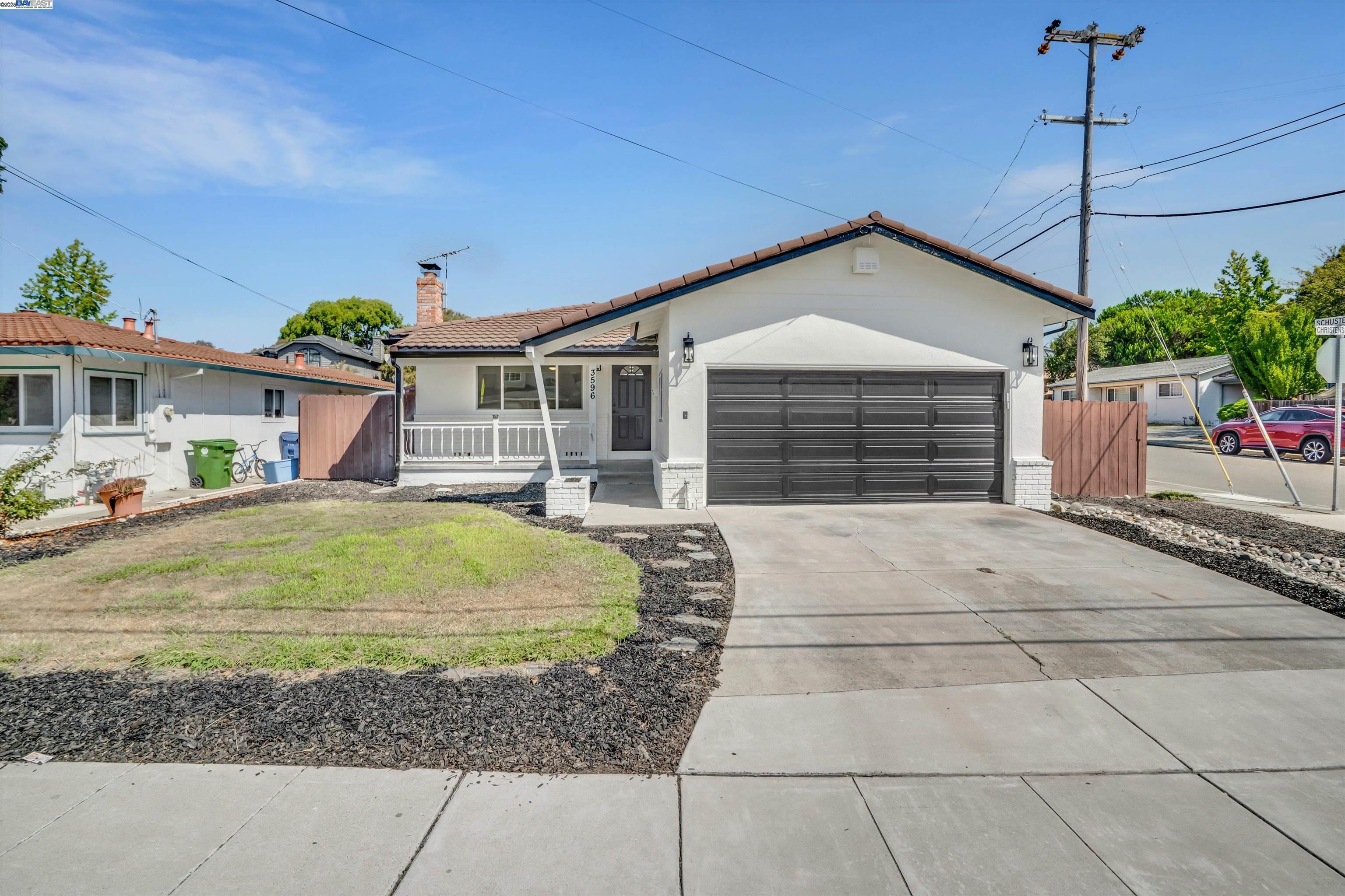 Detail Gallery Image 6 of 36 For 3596 Christensen Ln, Castro Valley,  CA 94546 - 3 Beds | 2 Baths