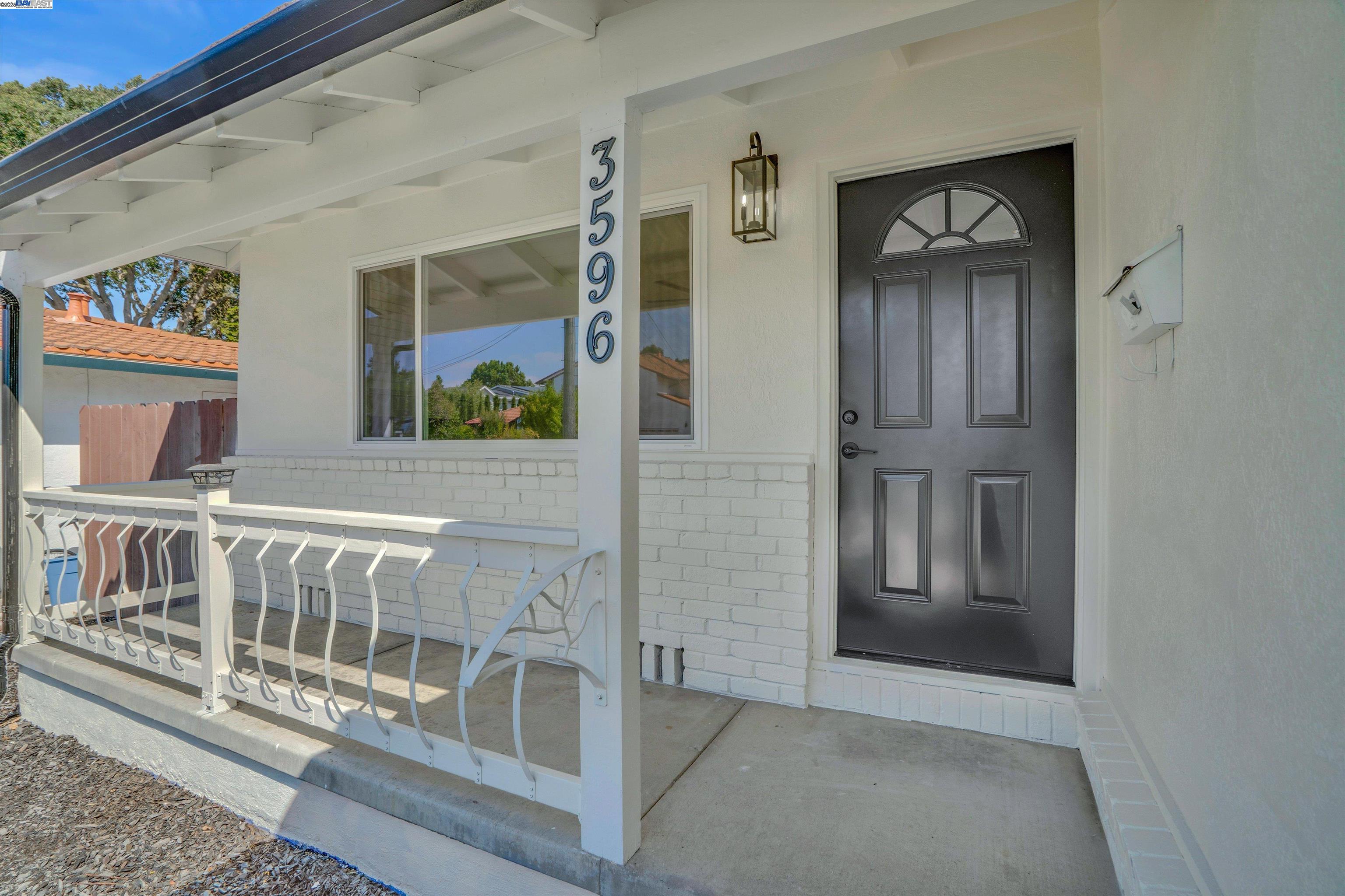 Detail Gallery Image 7 of 36 For 3596 Christensen Ln, Castro Valley,  CA 94546 - 3 Beds | 2 Baths