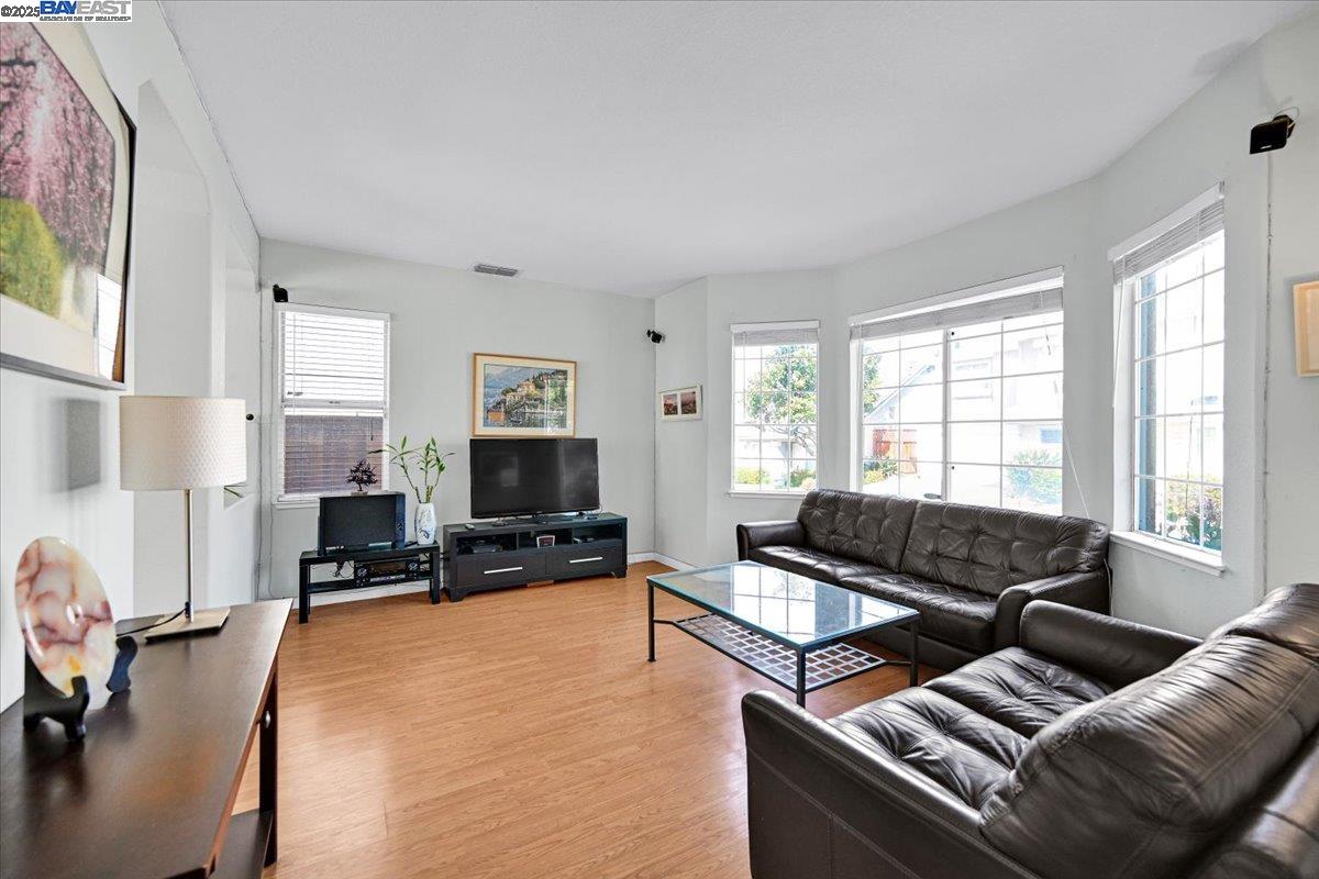 Detail Gallery Image 7 of 51 For 16230 Calypso Ct, San Leandro,  CA 94578 - 3 Beds | 2/1 Baths