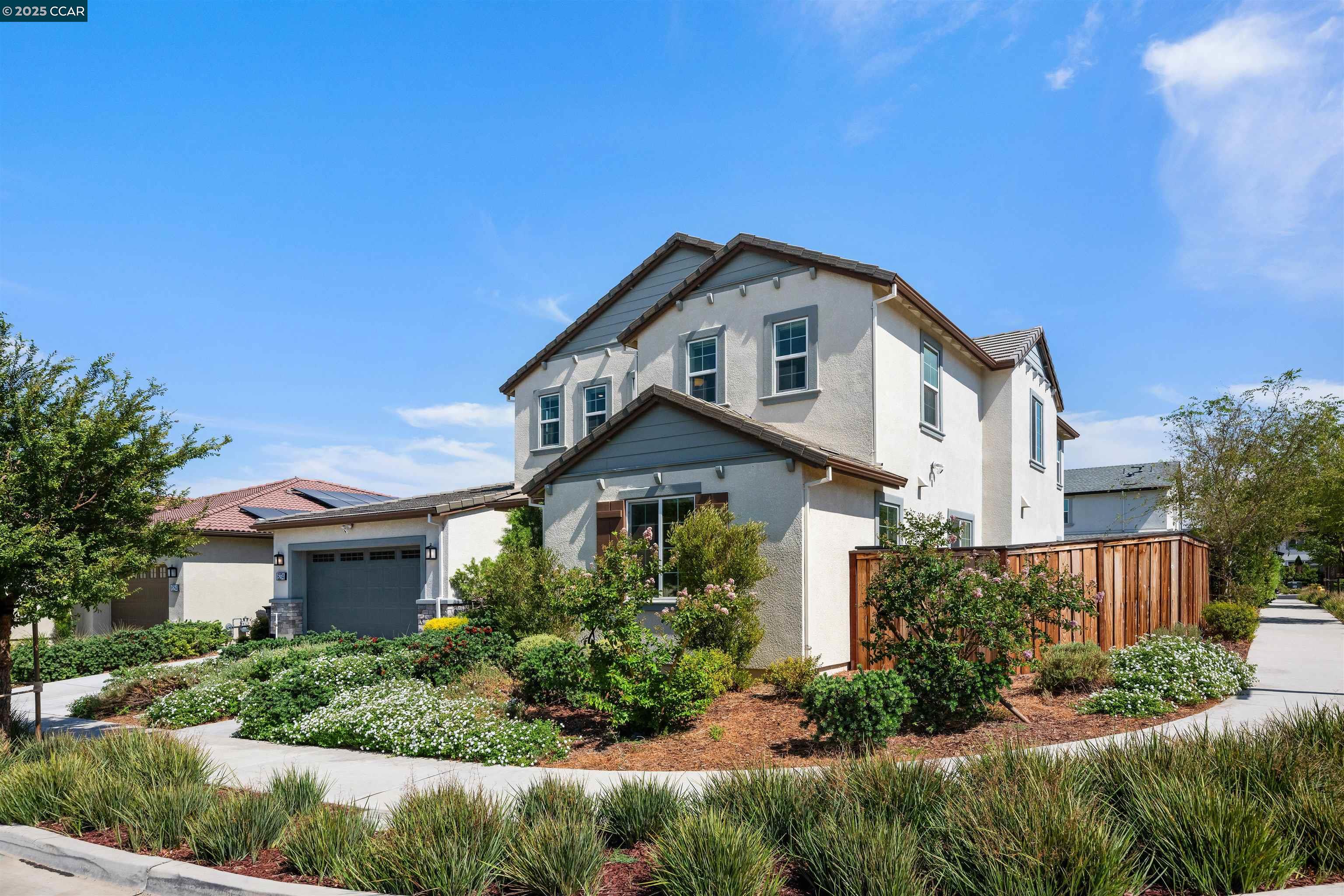 Detail Gallery Image 2 of 46 For 6274 Carousel Ave, Tracy,  CA 95377 - 5 Beds | 4/1 Baths