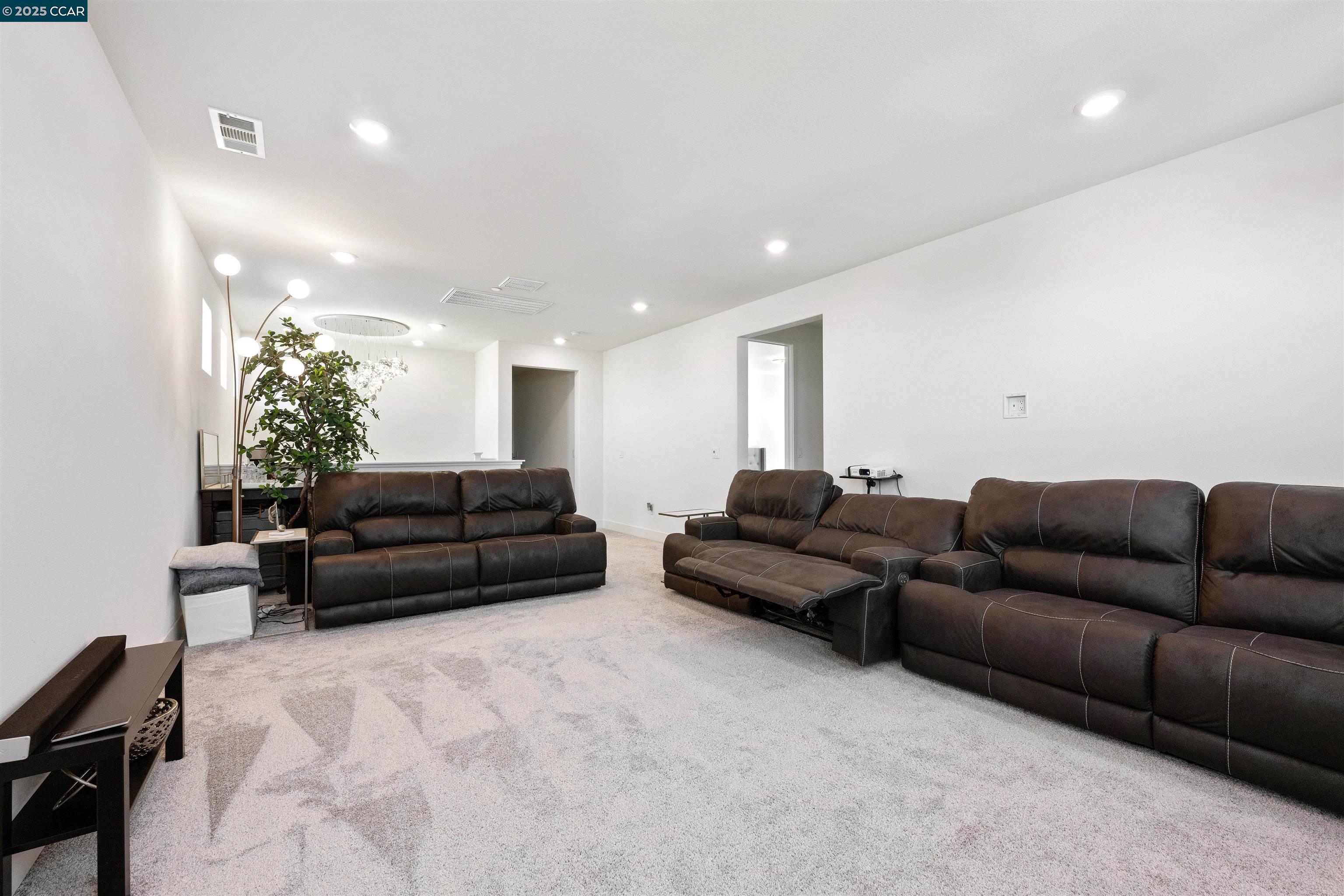 Detail Gallery Image 19 of 46 For 6274 Carousel Ave, Tracy,  CA 95377 - 5 Beds | 4/1 Baths