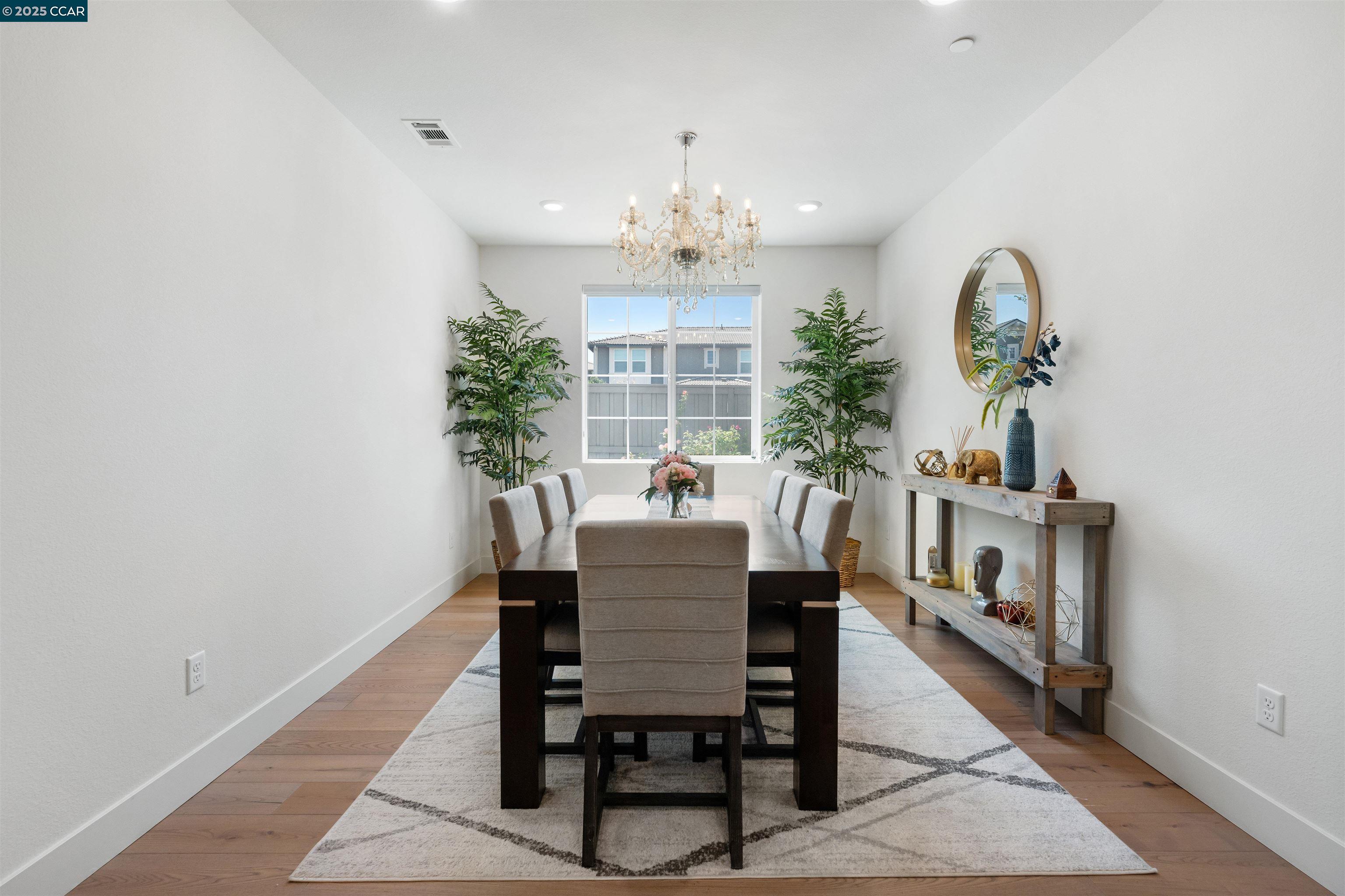 Detail Gallery Image 4 of 46 For 6274 Carousel Ave, Tracy,  CA 95377 - 5 Beds | 4/1 Baths