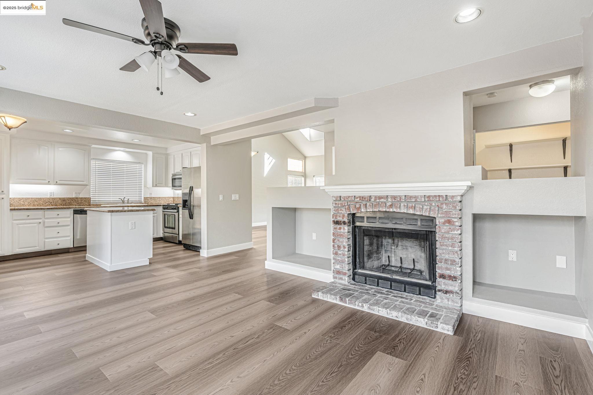Detail Gallery Image 12 of 43 For 5052 Perry Way, Antioch,  CA 94531-8414 - 4 Beds | 3 Baths