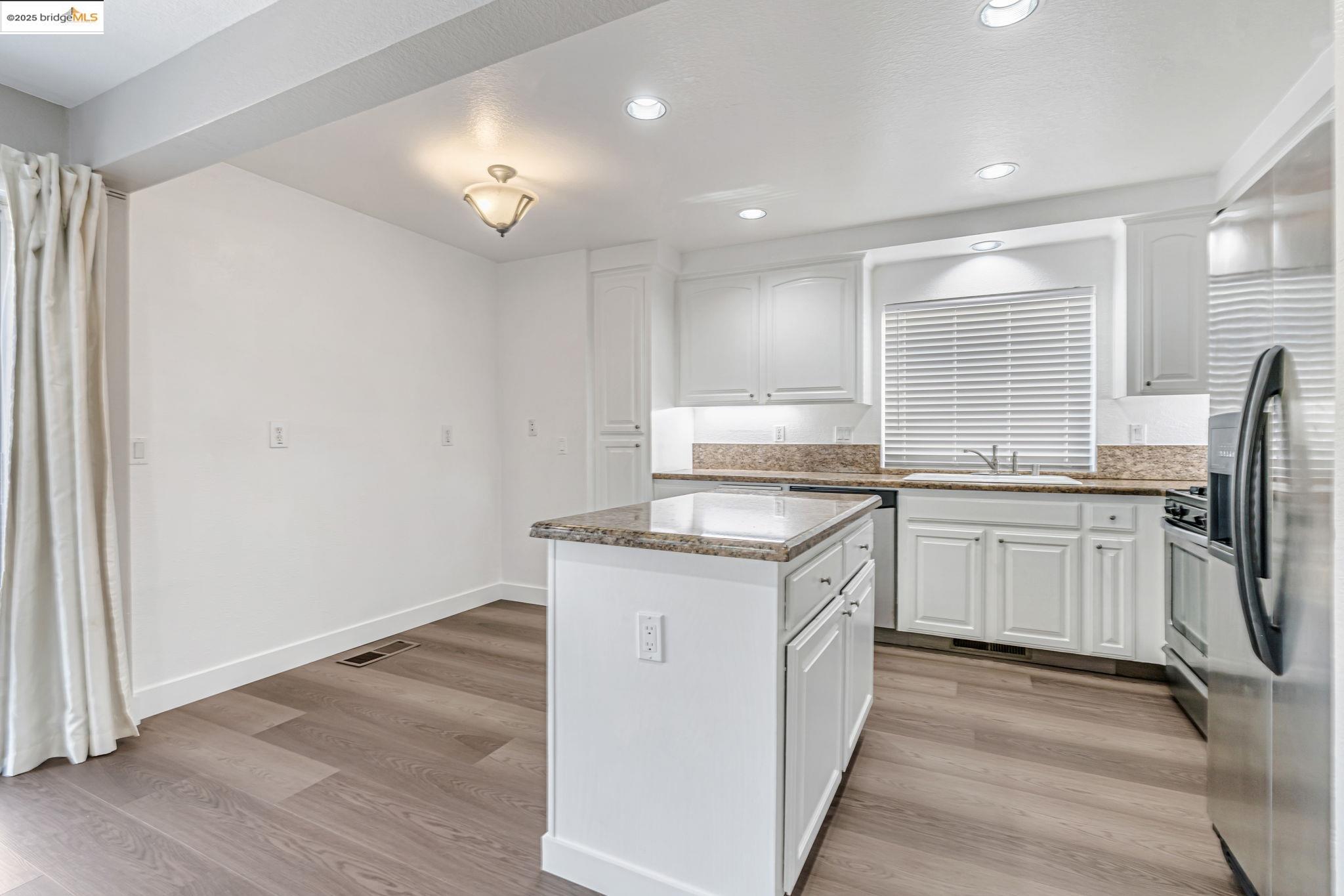 Detail Gallery Image 15 of 43 For 5052 Perry Way, Antioch,  CA 94531-8414 - 4 Beds | 3 Baths