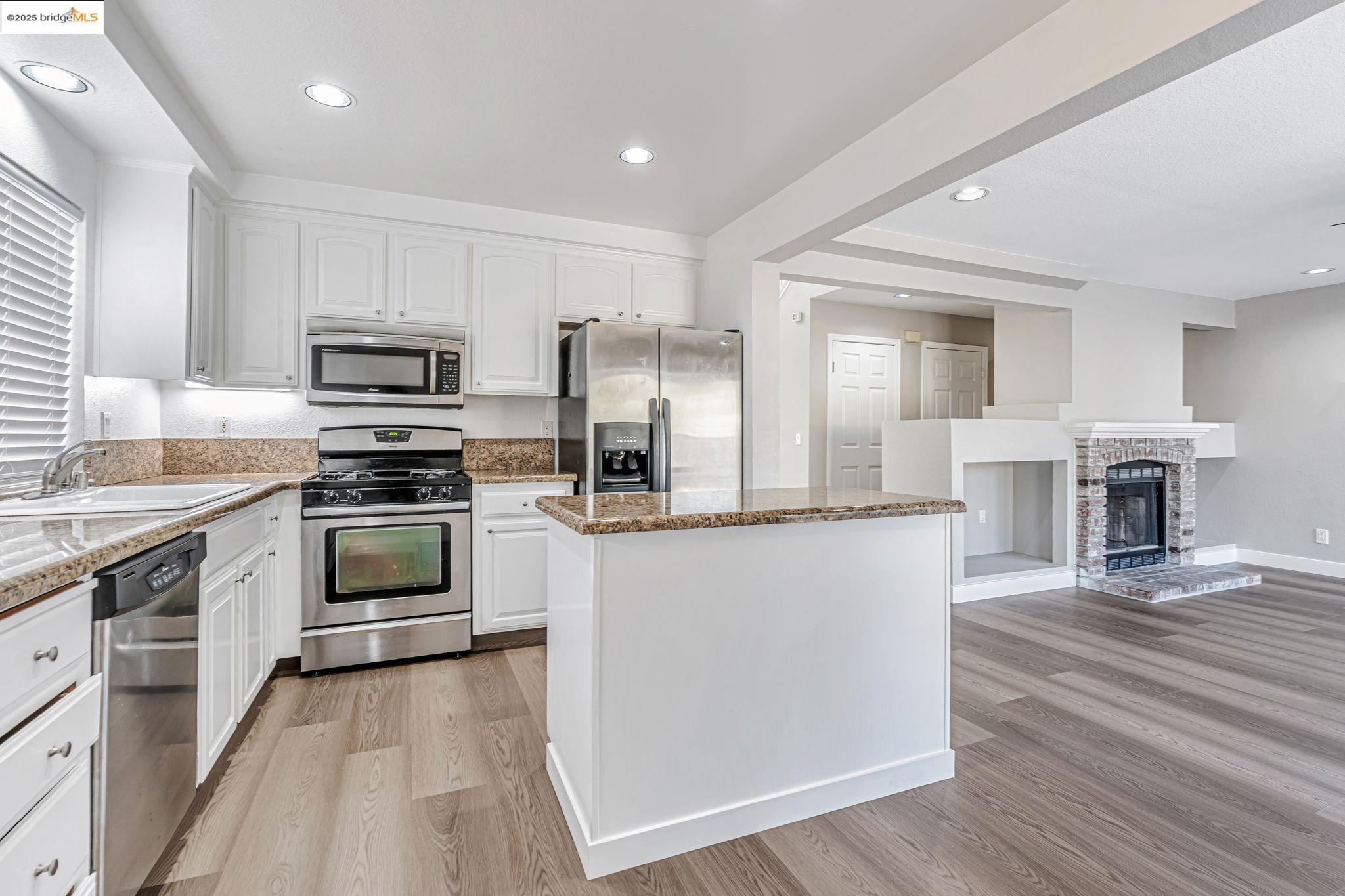 Detail Gallery Image 16 of 43 For 5052 Perry Way, Antioch,  CA 94531-8414 - 4 Beds | 3 Baths